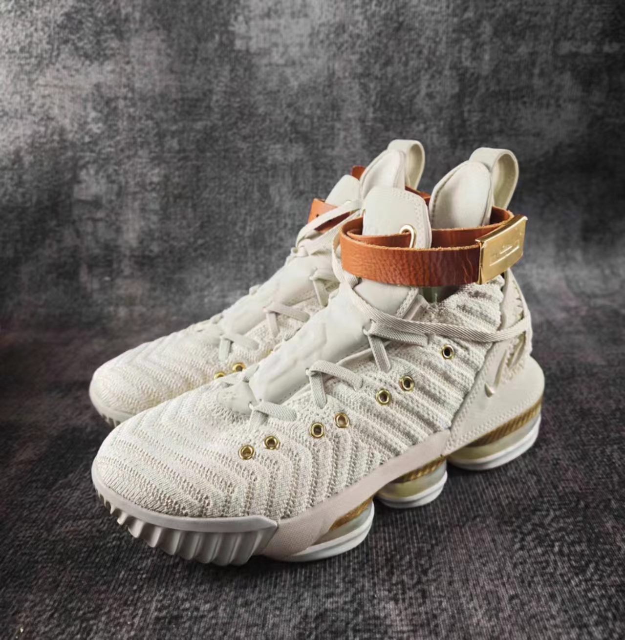Nike LeBron 15 