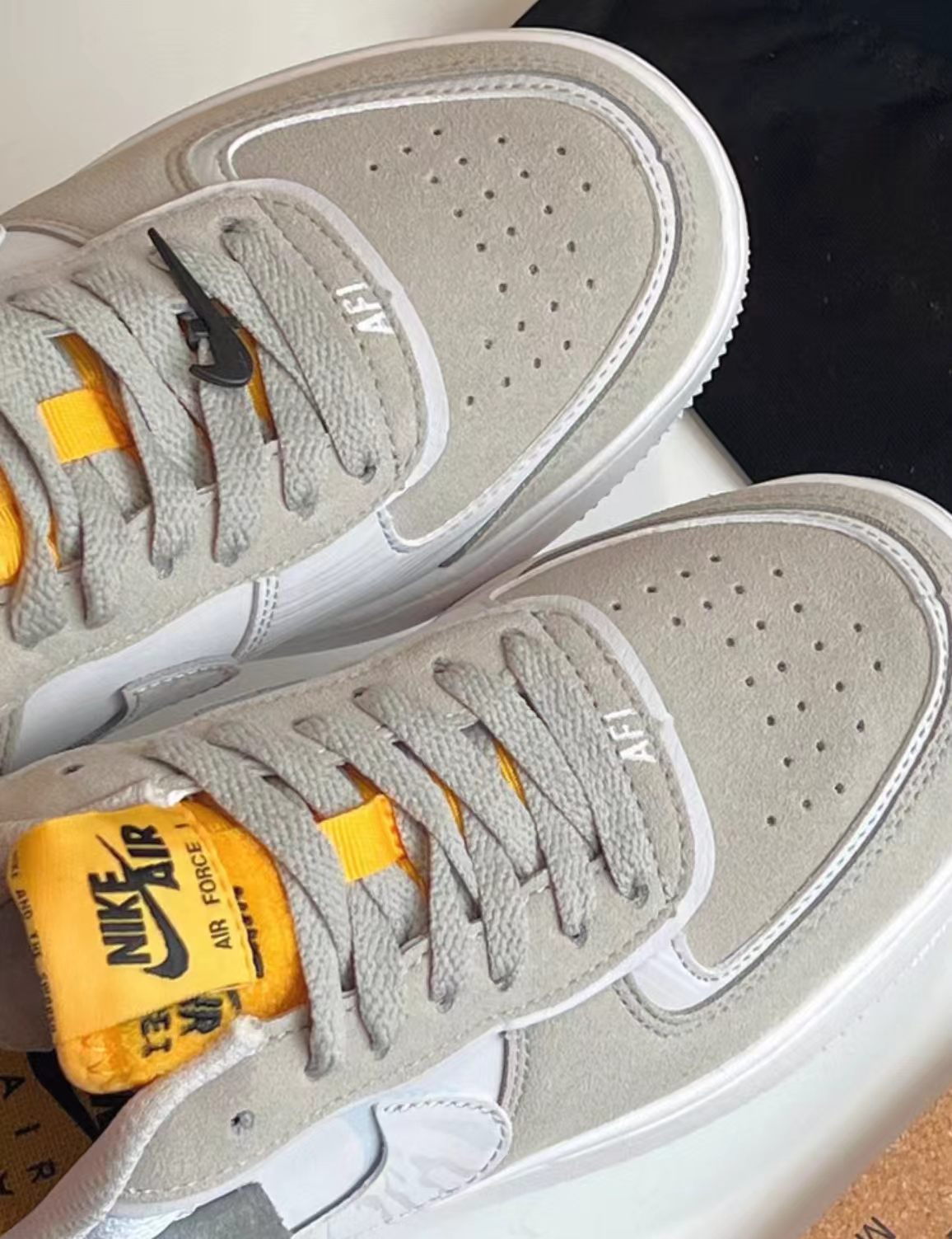 Nike Air Force 1 Shadow "Light Smoke / University Gold"