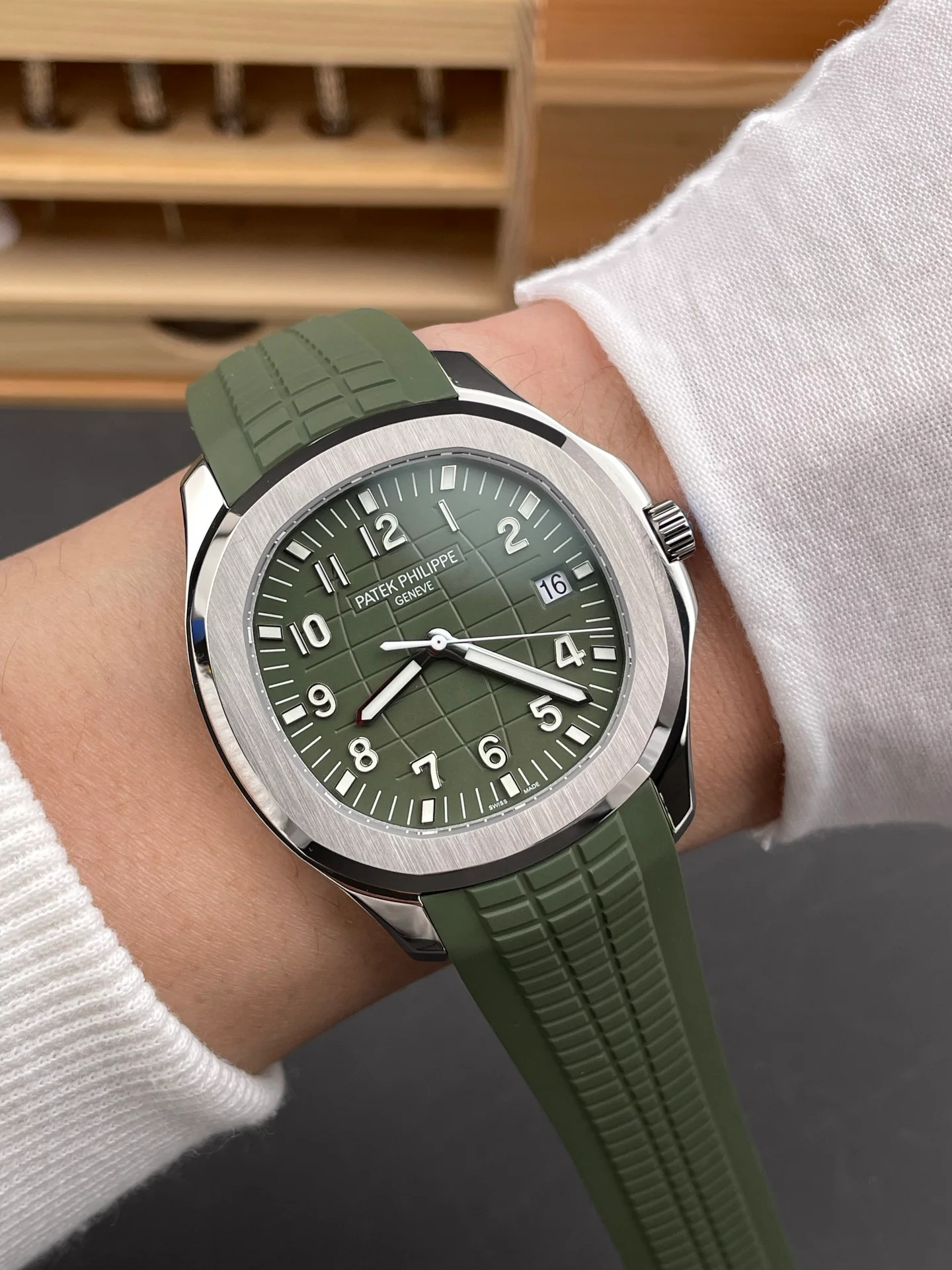 Patek Aquanaut 5168G Avocado Green V4 Version