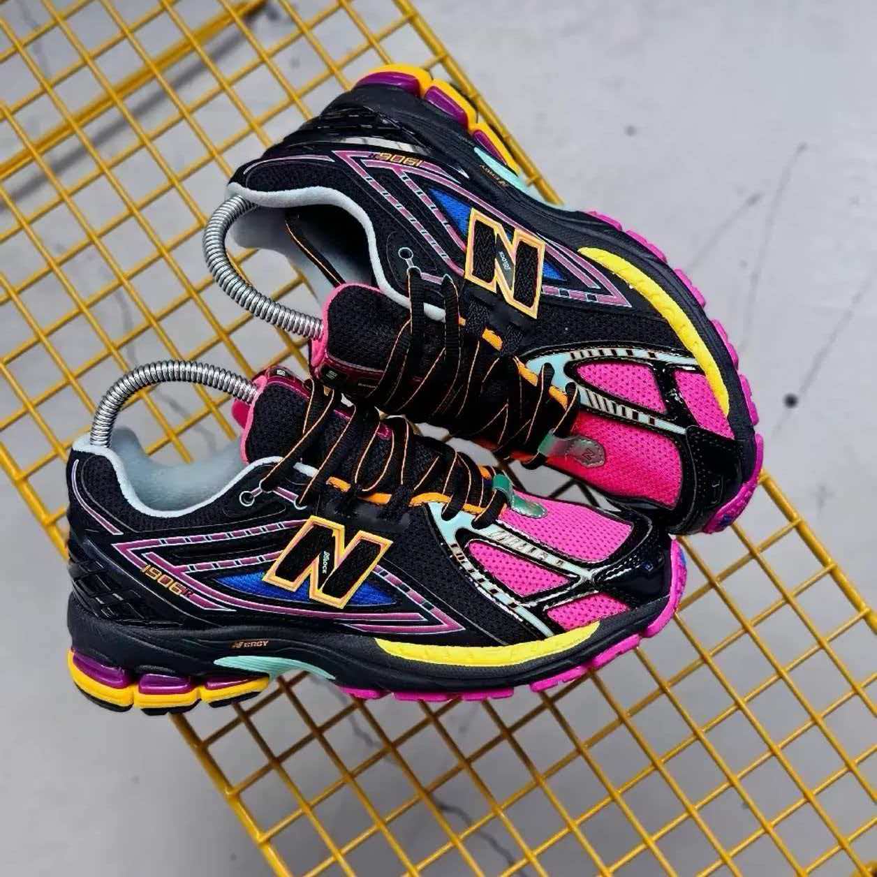 New Balance 1906R 