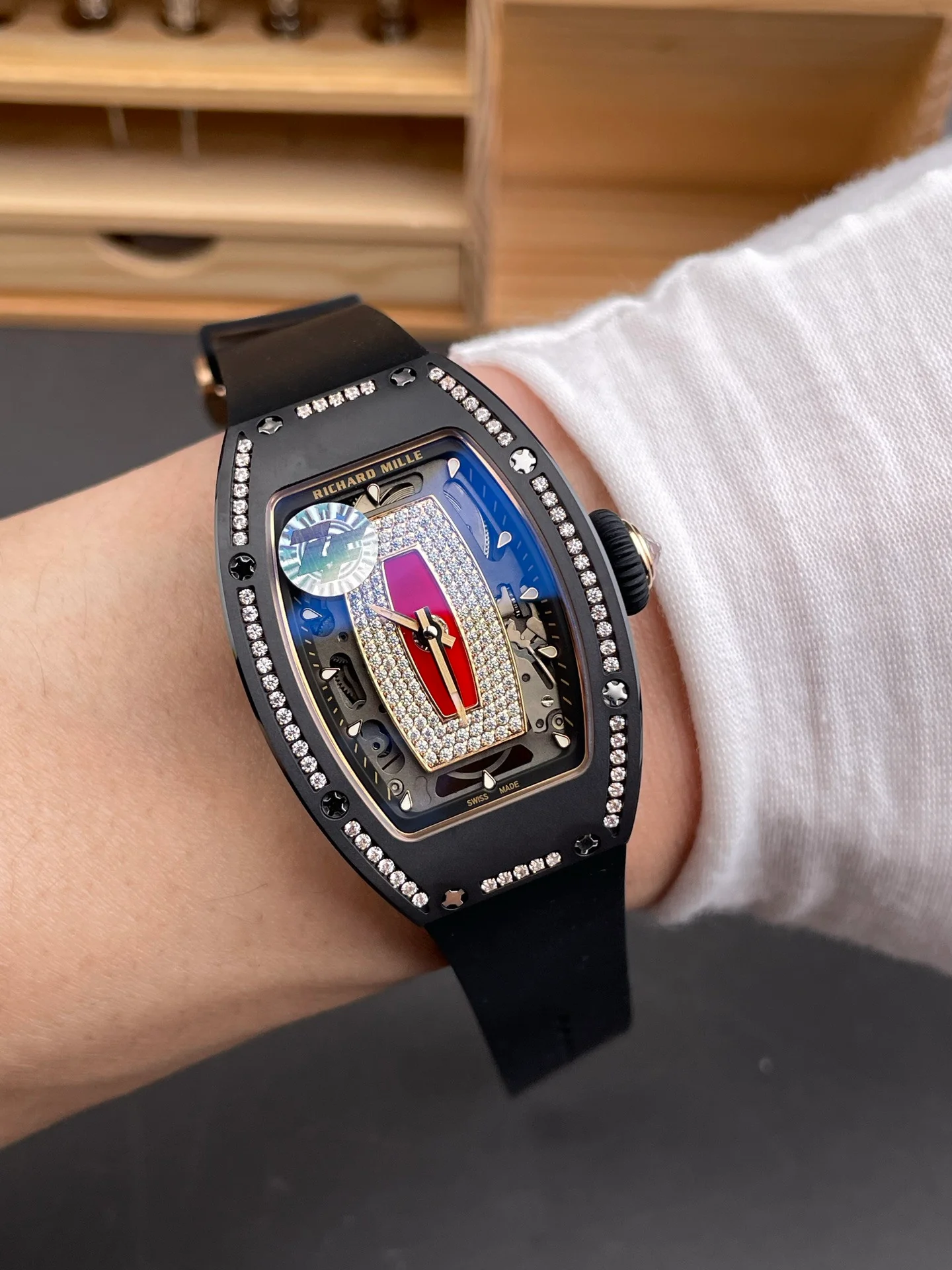 RM07-01 Black Ceramic Red Lips Diamond Bezel