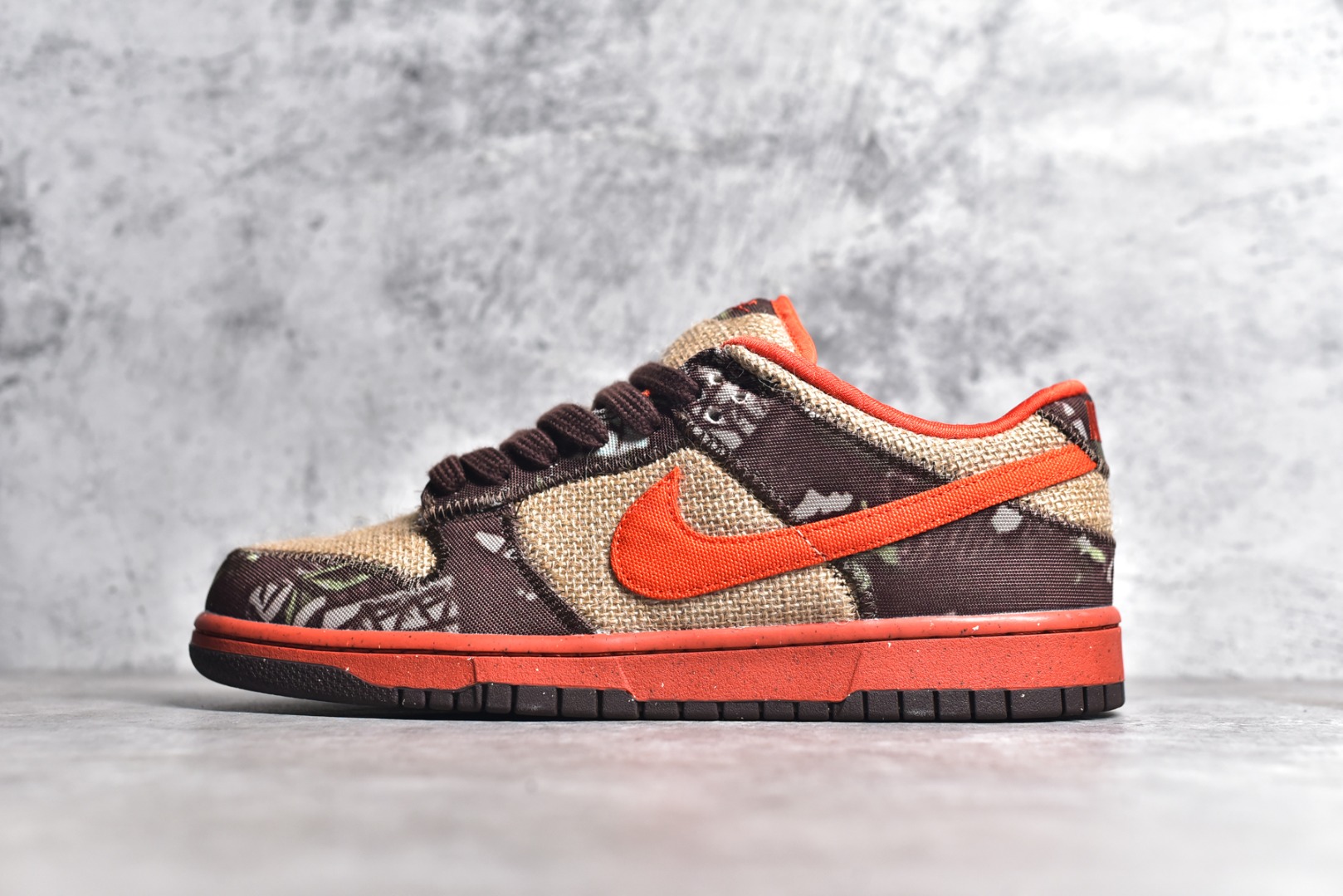 NIKE SB DUNK LOW REESE FORBES HUNTER 304292-281