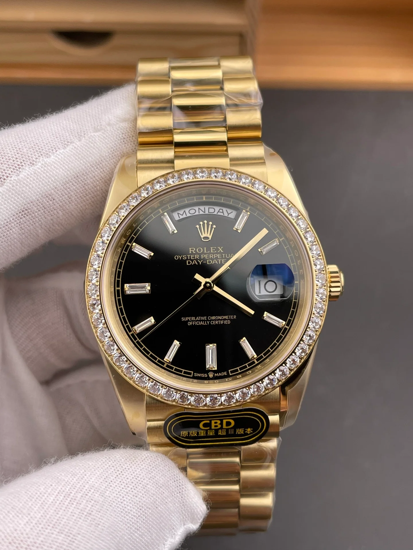 ay-Date Diamond Bezel Black Dial