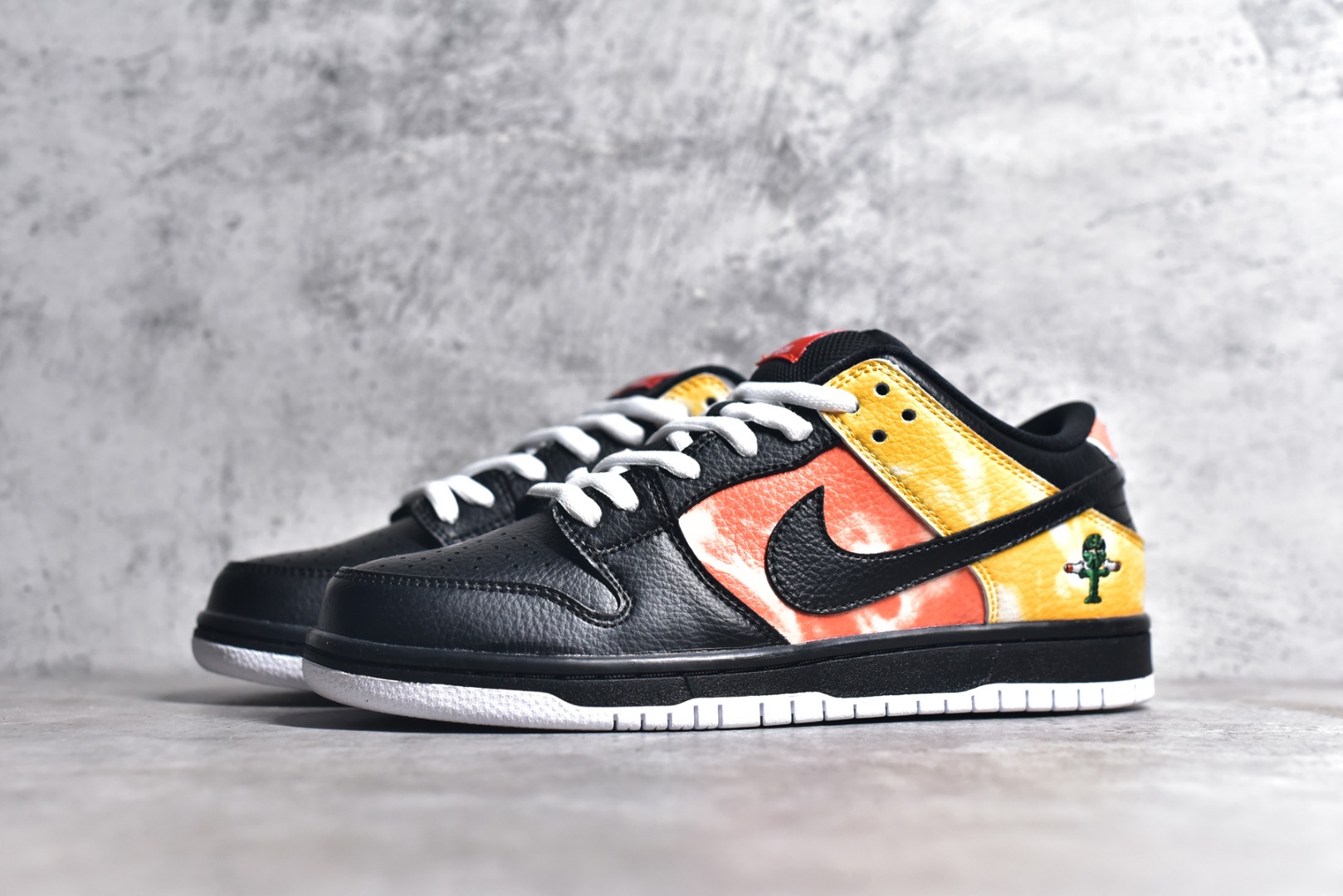 NIKE SB DUNK LOW RAYGUN TIE-DYE BLACK MEN'S BQ6832-001