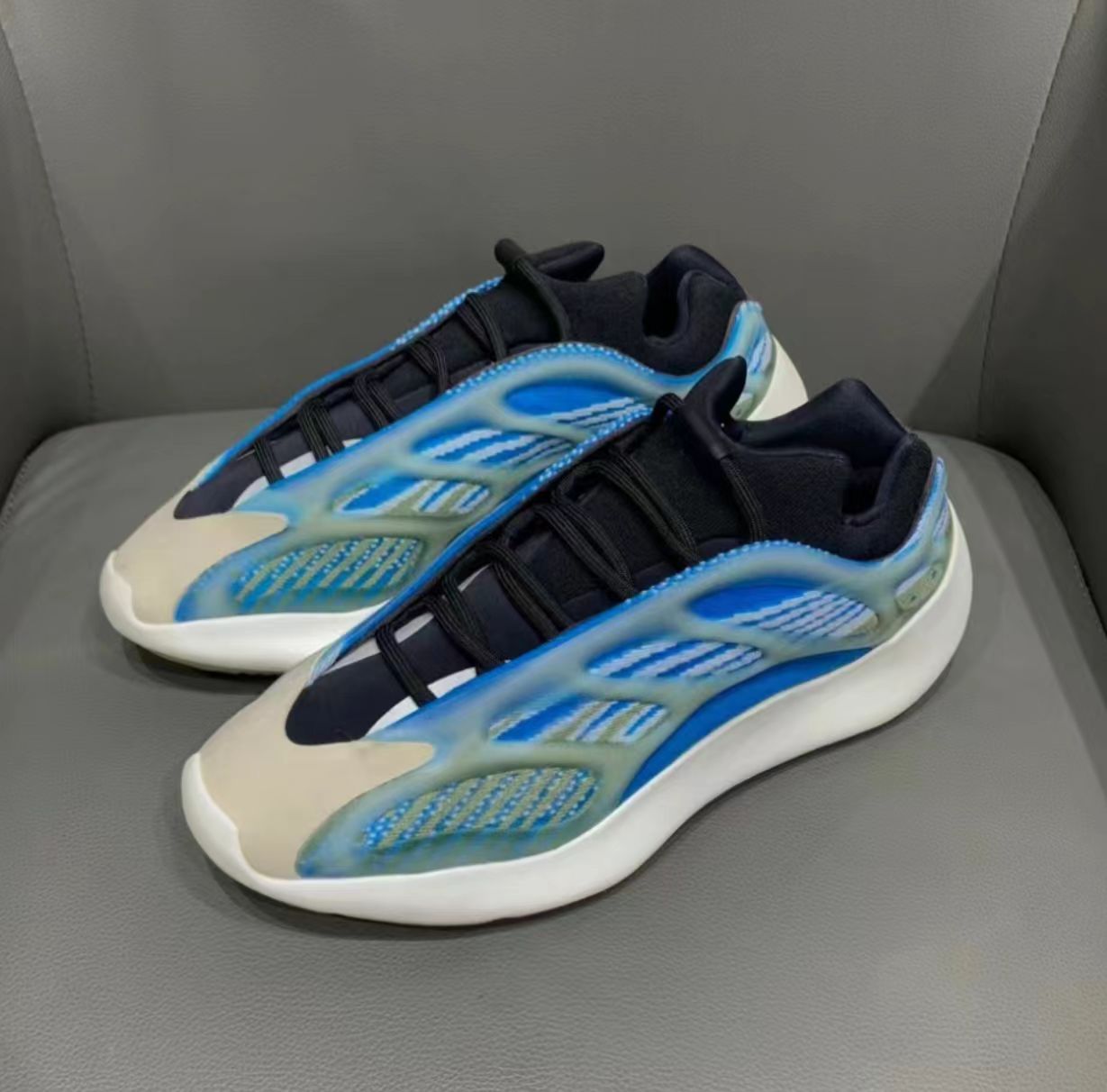 Yeezy 700 V3 Arzareth