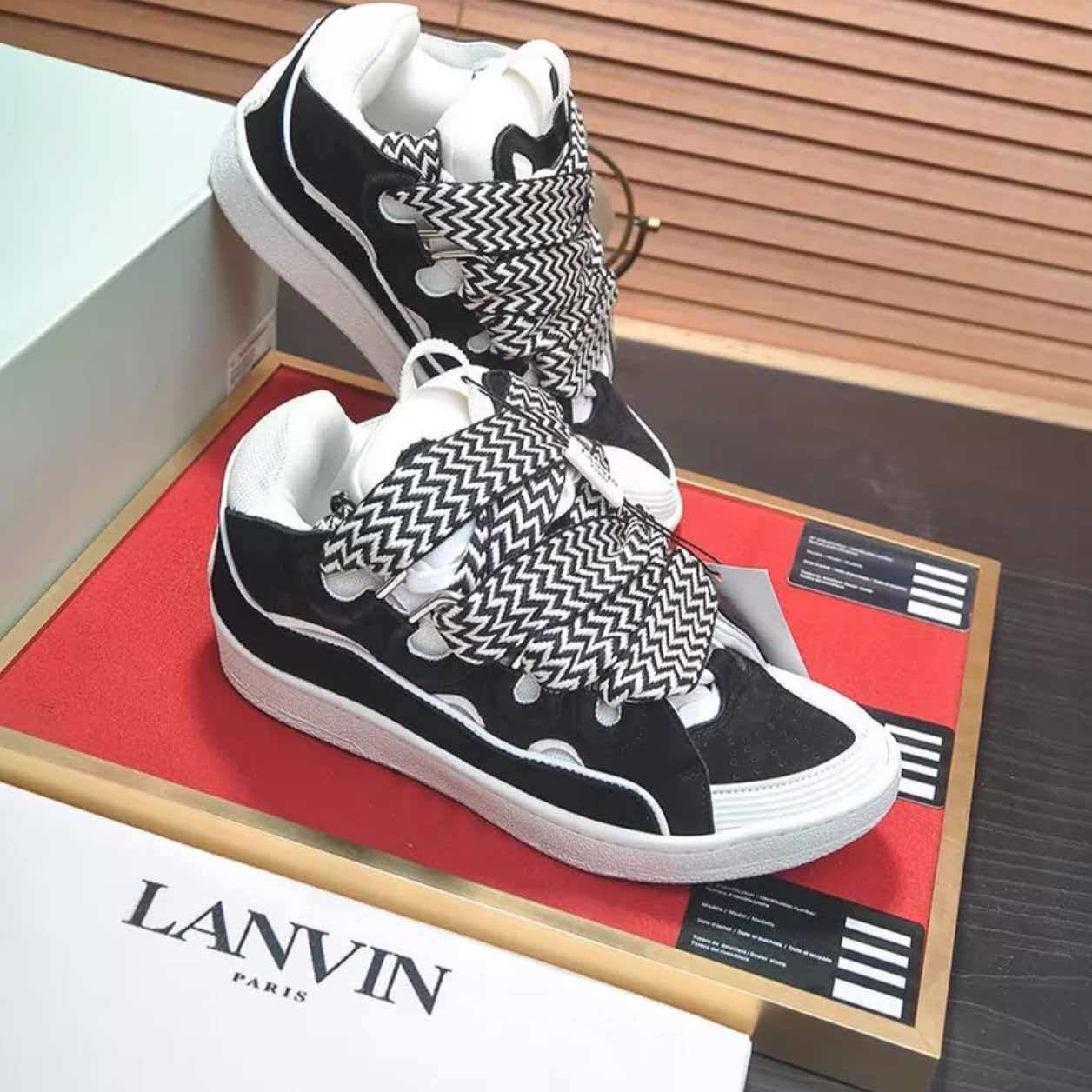 Lanvin Curb