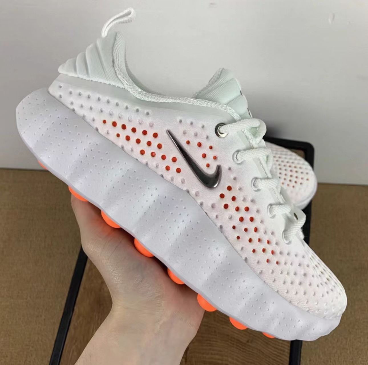 Nike Mind 002 