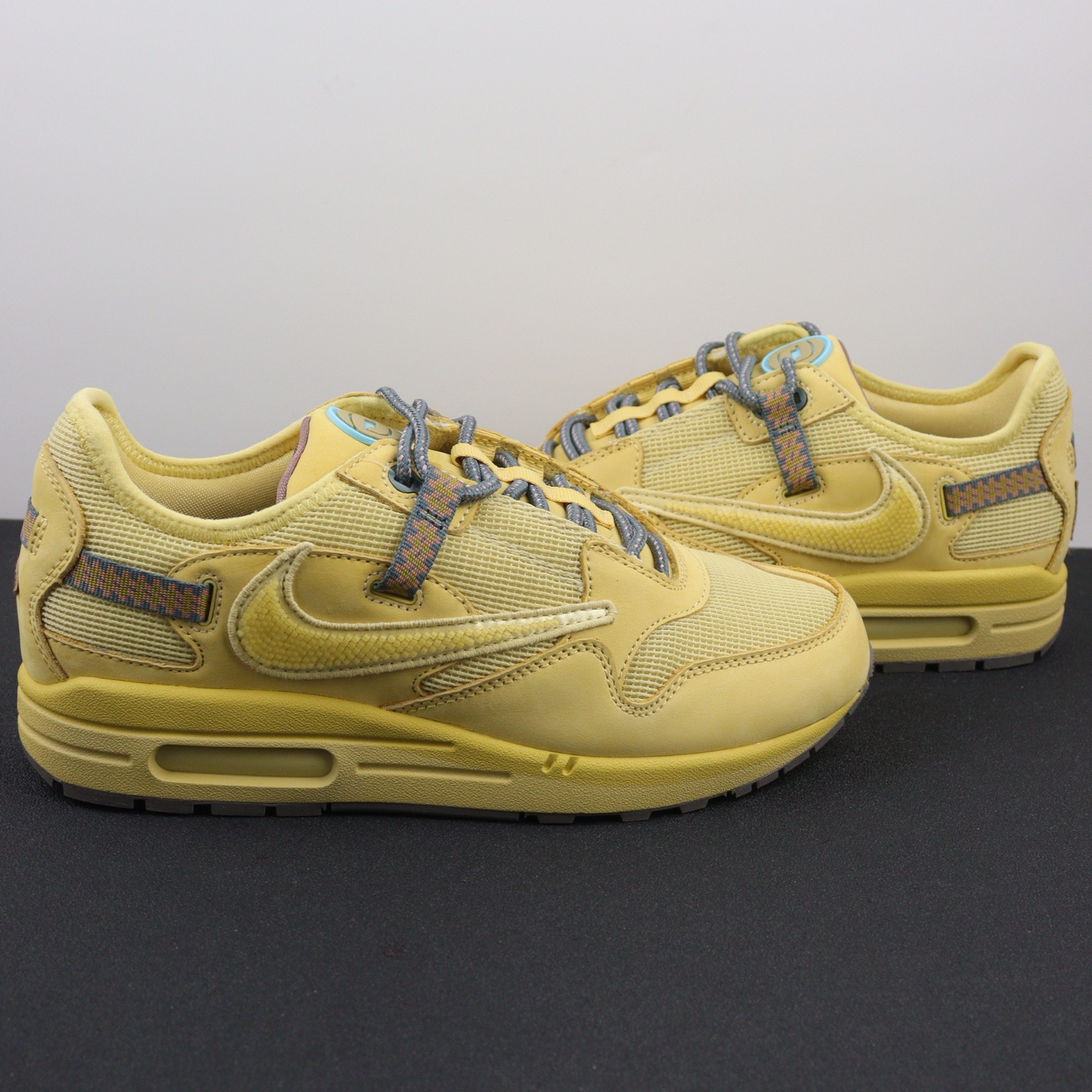 TRAVIS SCOTT X NIKE AIR MAX 1 “SATURN GOLD” DO9392-700