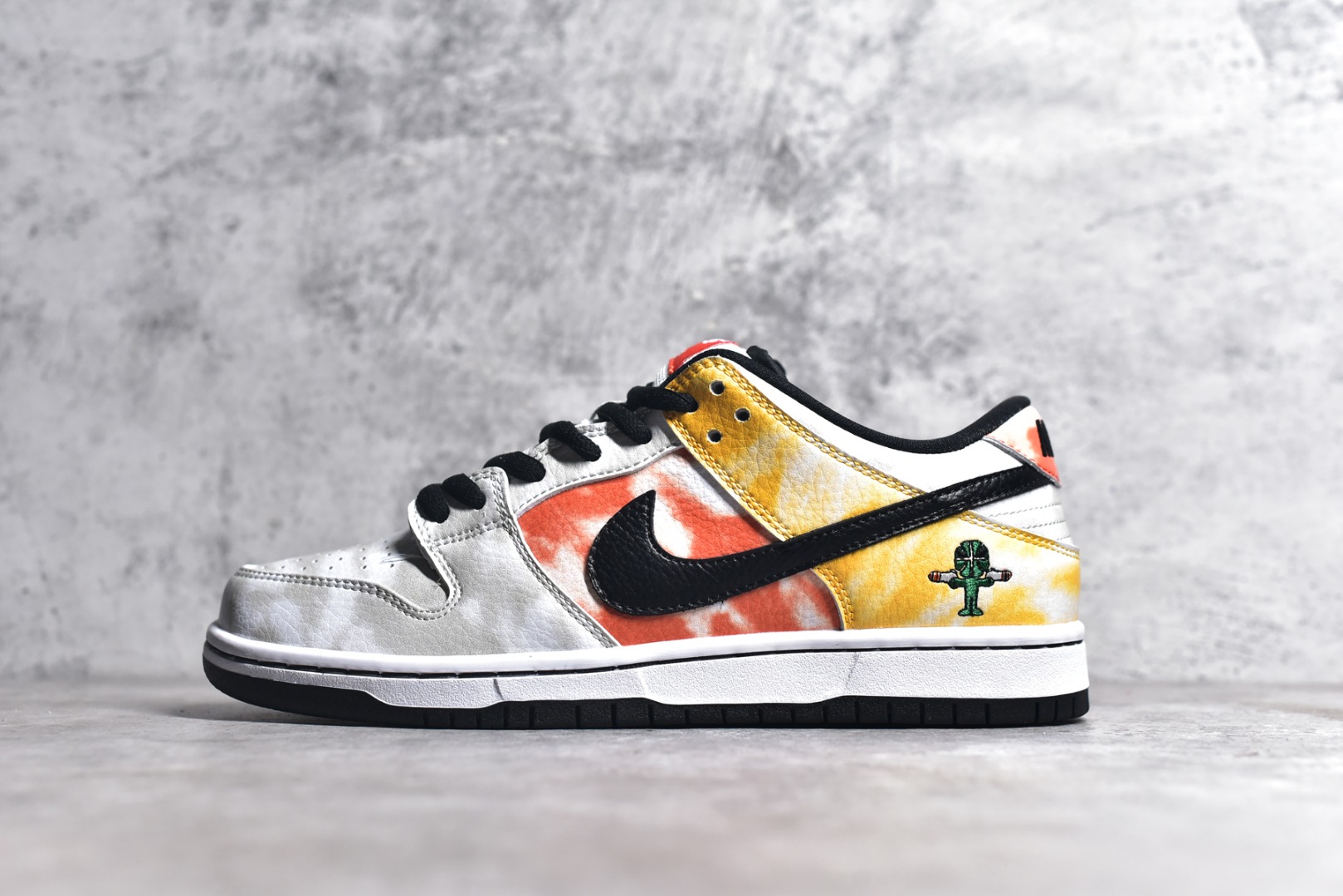 NIKE SB DUNK LOW RAYGUN TIE-DYE WHITE MEN'S BQ6832-101