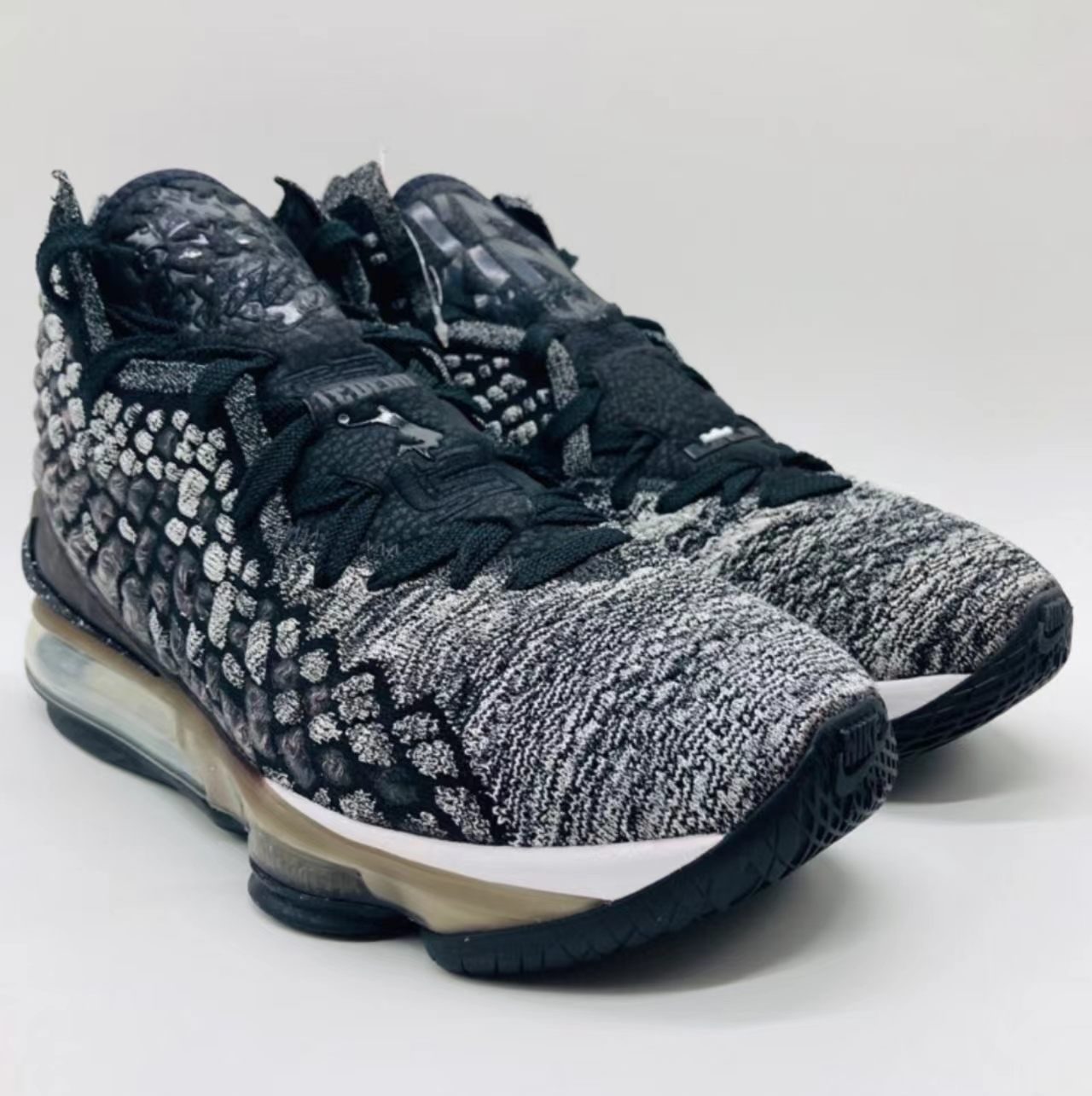 Nike LeBron 17 