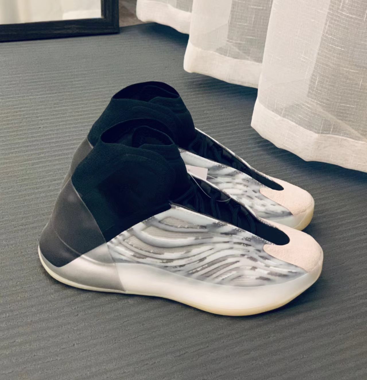 adidas Yeezy Quantum 