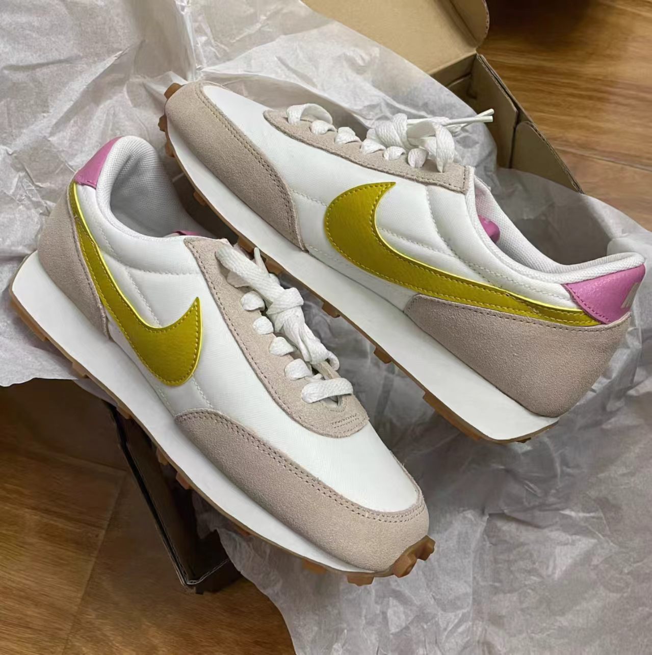 Nike Daybreak White Pale Yellow Orange Tongue