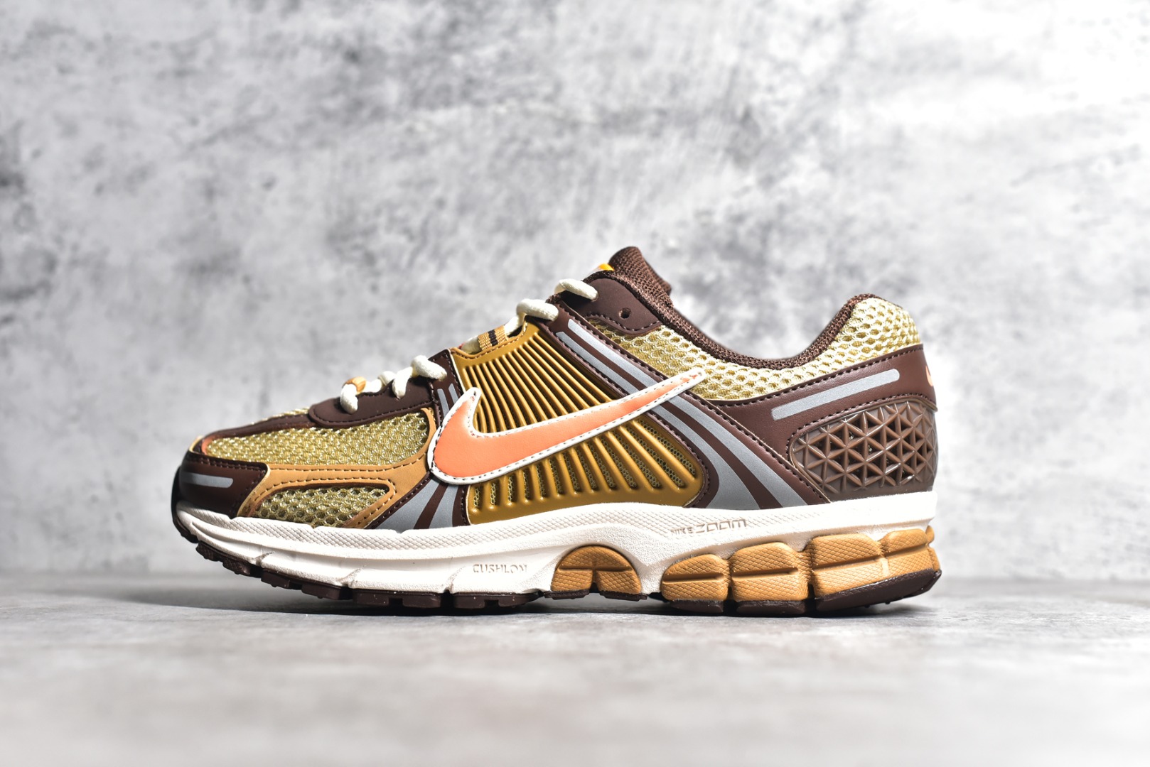 NIKE ZOOM VOMERO 5 WHEAT GRASS CACAO WOW FJ9149-700