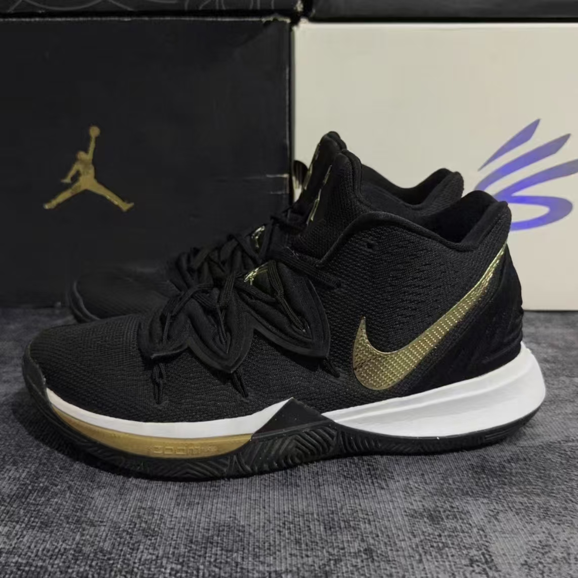 Nike Kyrie 5 Basketball Shoes