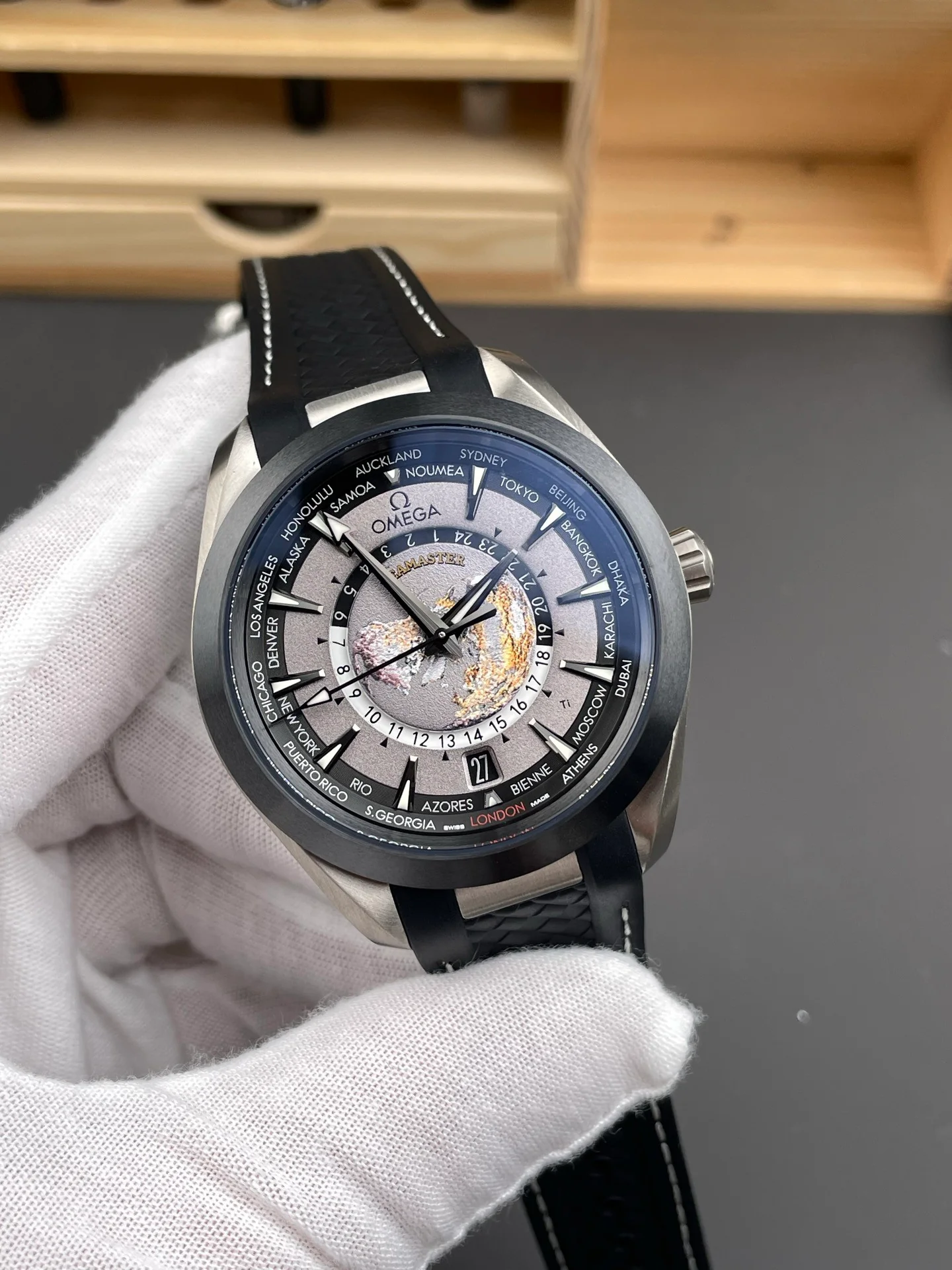 Worldtimer Black Titanium Seamaster 150