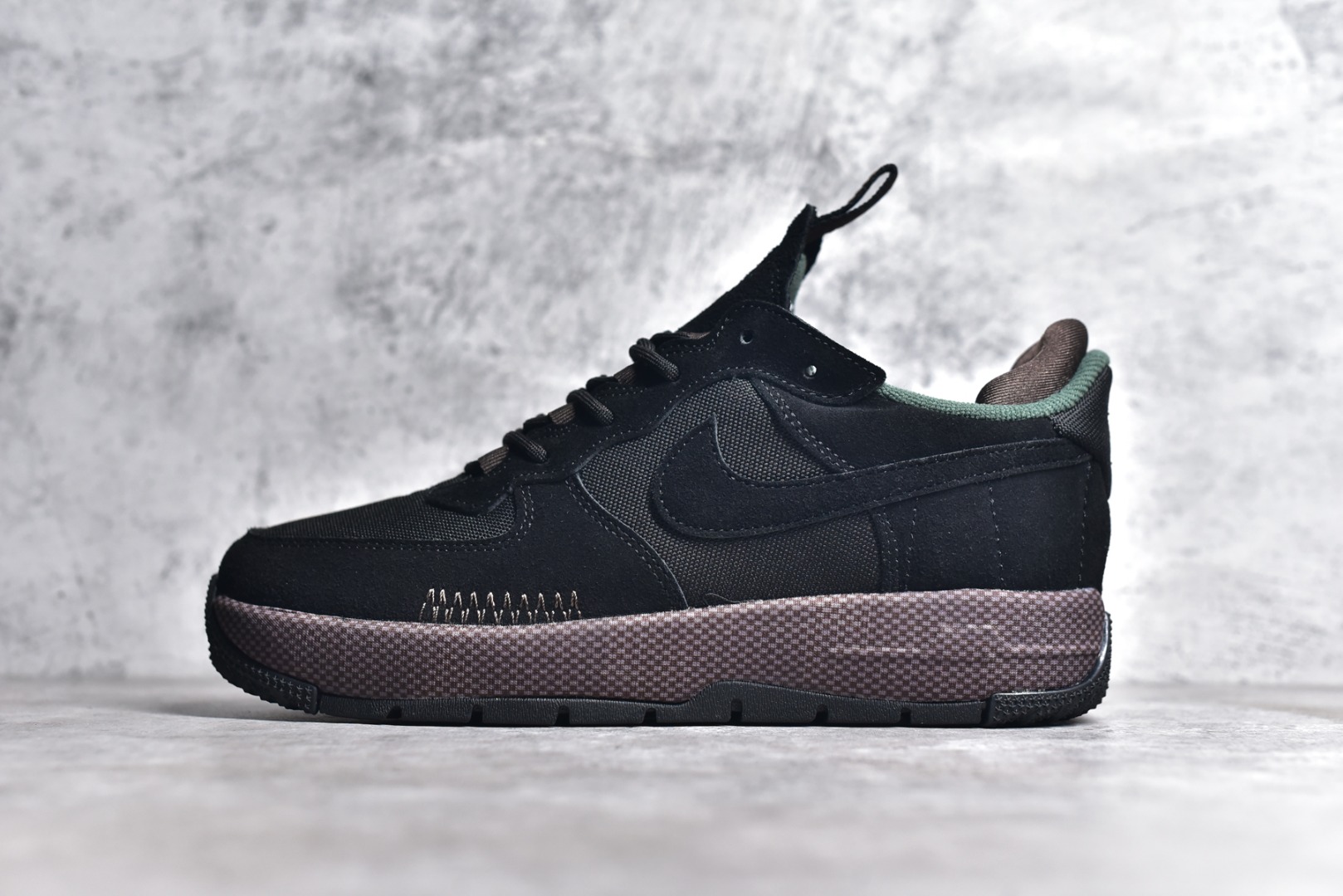 NIKE AIR FORCE 1 WILD LOW BLACK VELVET BROWN FB2348-001