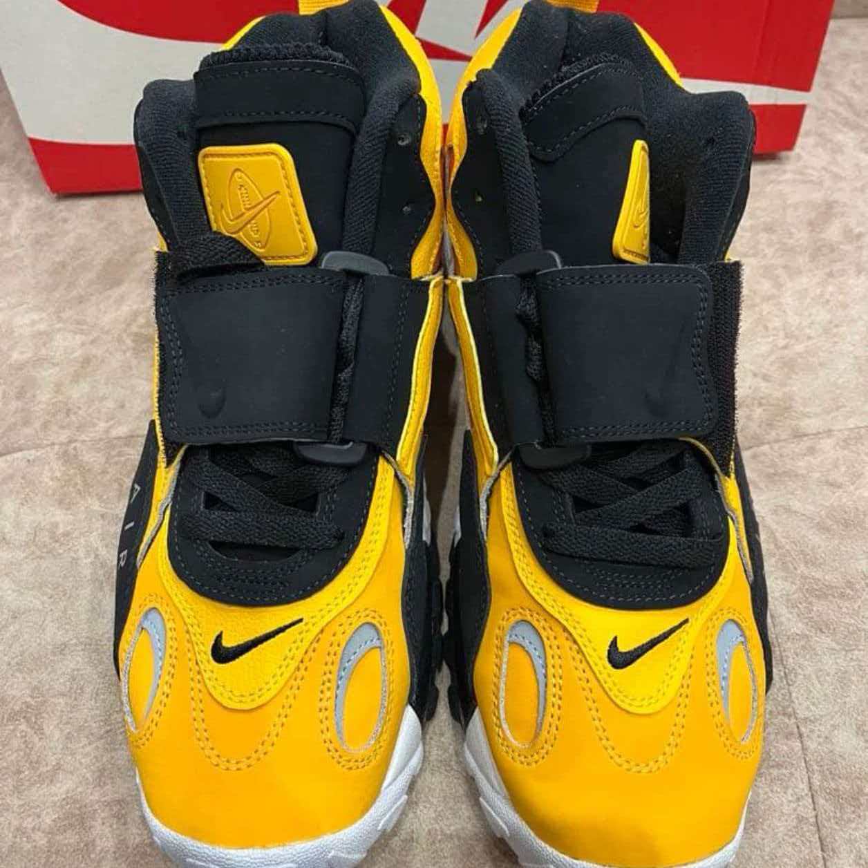 这是 Nike Air Max Speed Turf 
