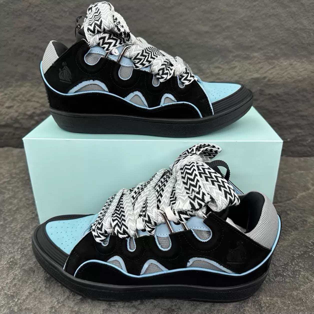 Lanvin Curb
