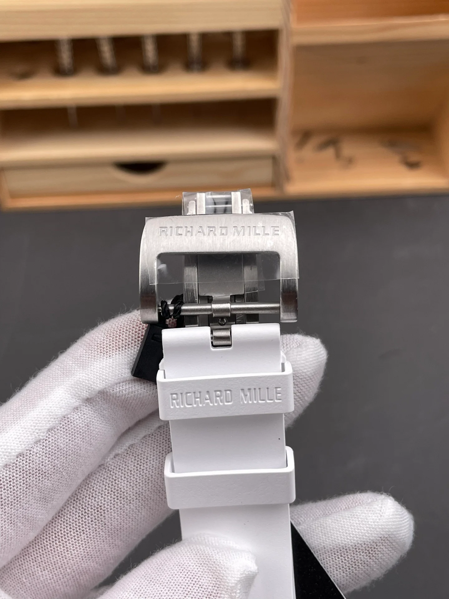 RM35-03 Carbon Fiber White