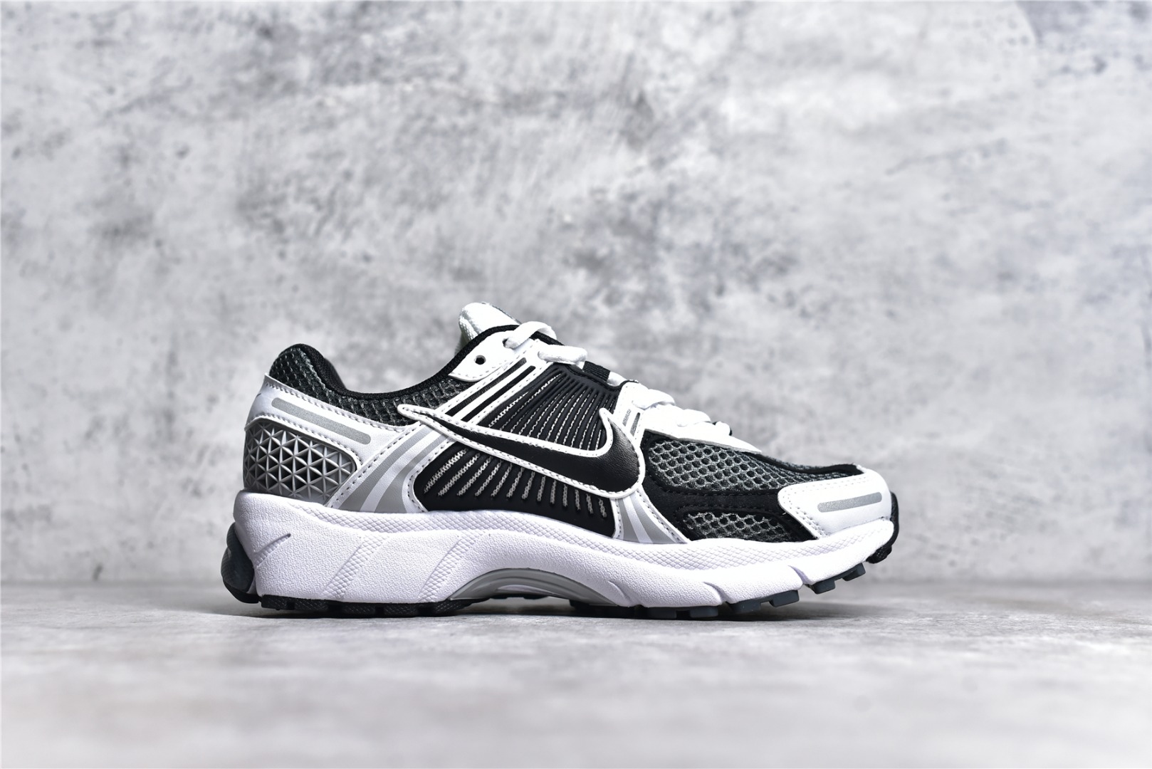 NIKE ZOOM VOMERO 5 OATMEAL (WOMEN’S) CL1694-001