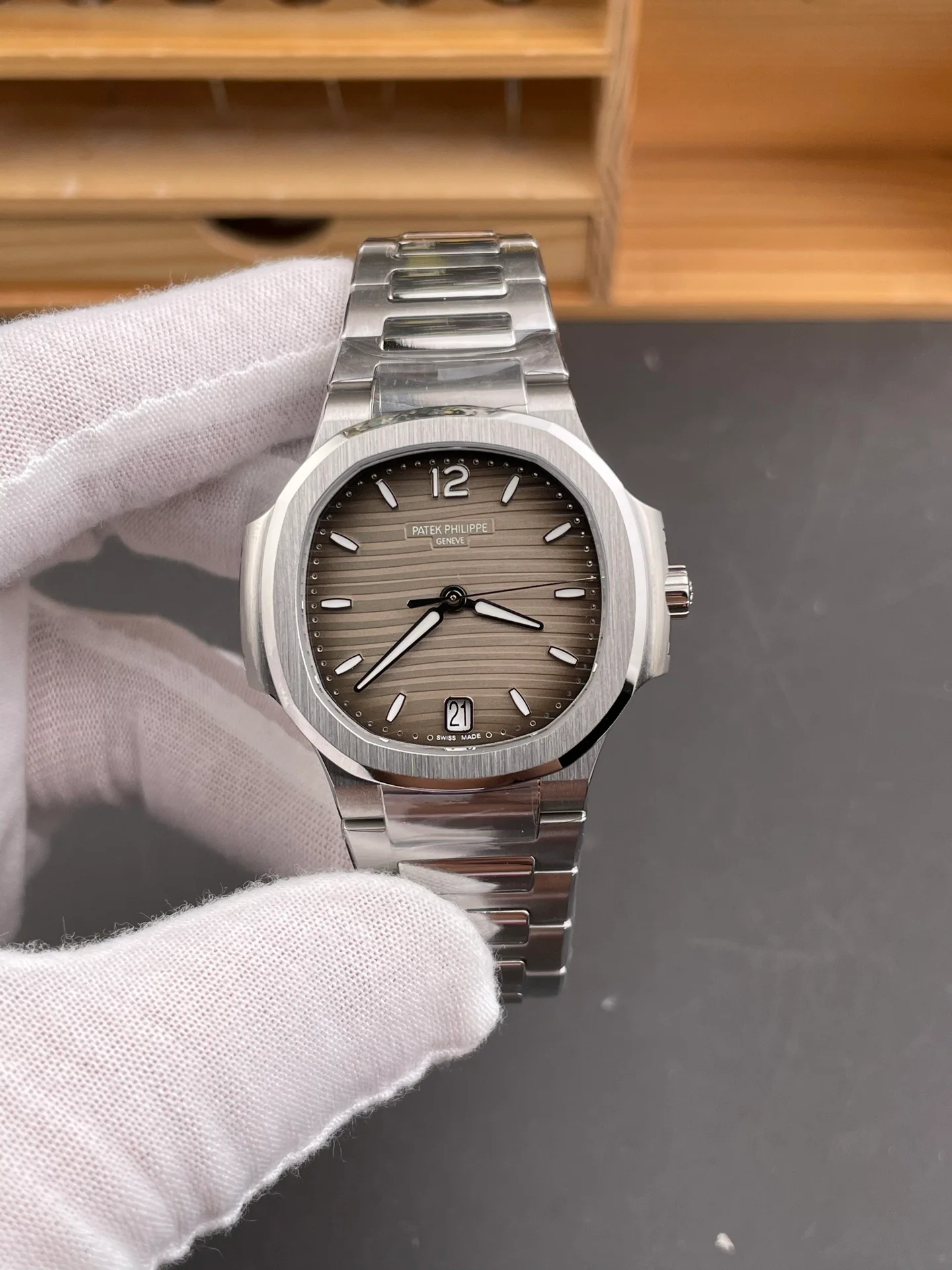 Nautilus 7118 Smoke Grey Dial