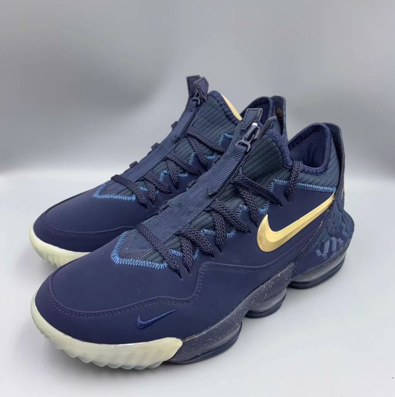 Nike LeBron 16 Low 
