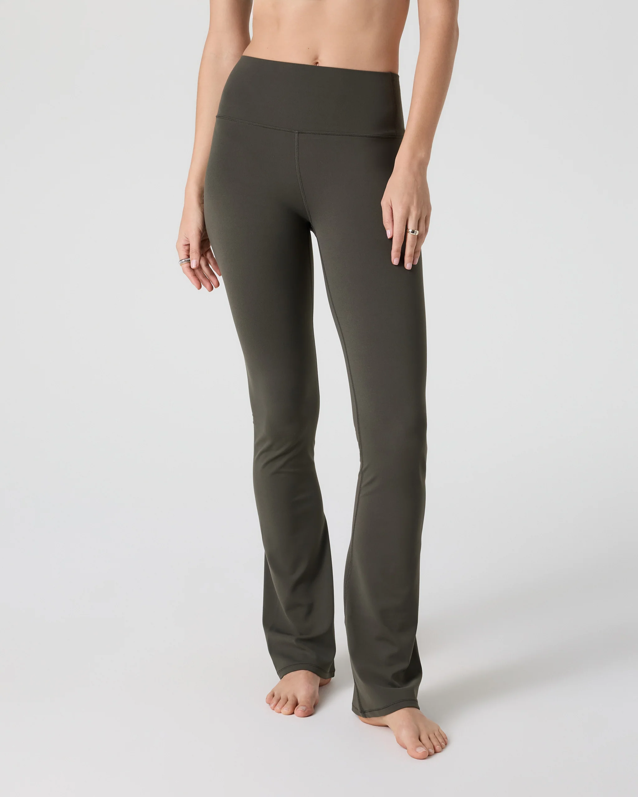 Vuori AllTheFeels™ Slim Flare - Short