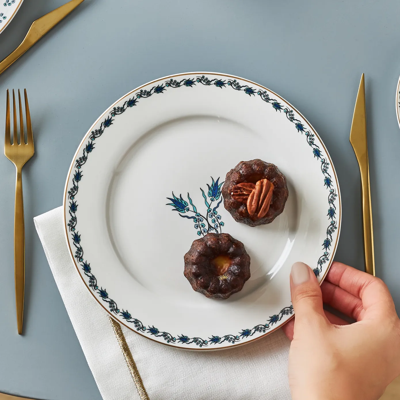 Assiettes à dessert Karaca İznik pour 6 personnes, 18 pièces
