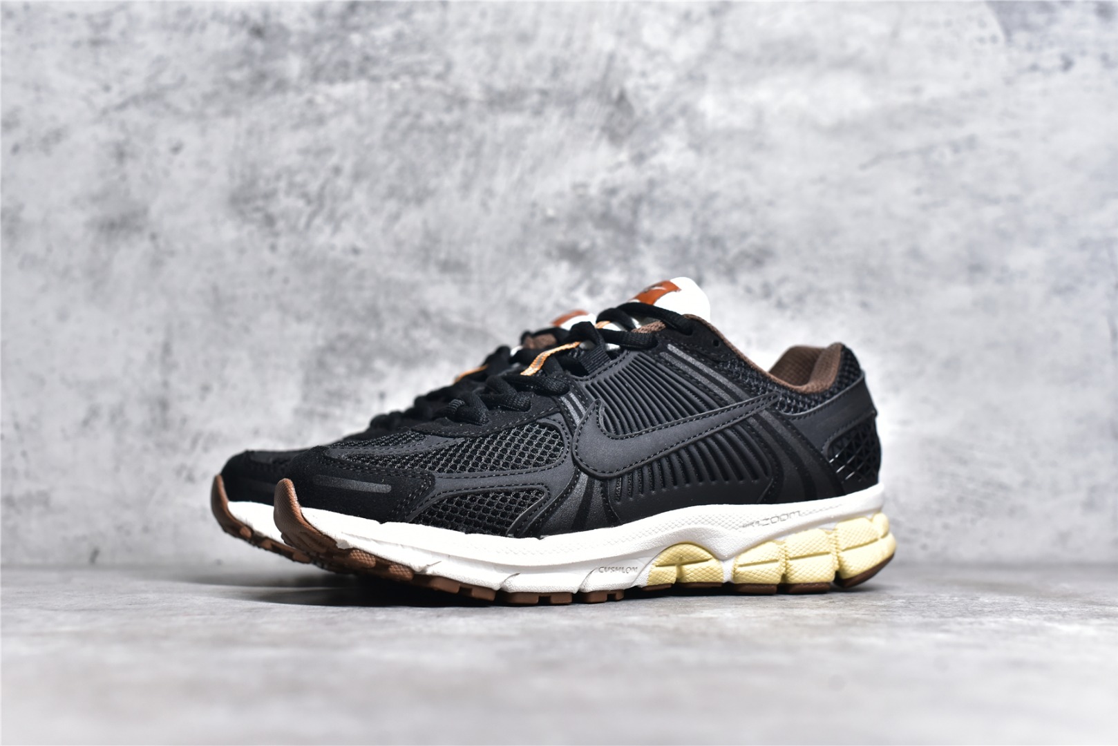 NIKE ZOOM VOMERO 5 BLACK SESAME (WOMEN'S) FD0533-010