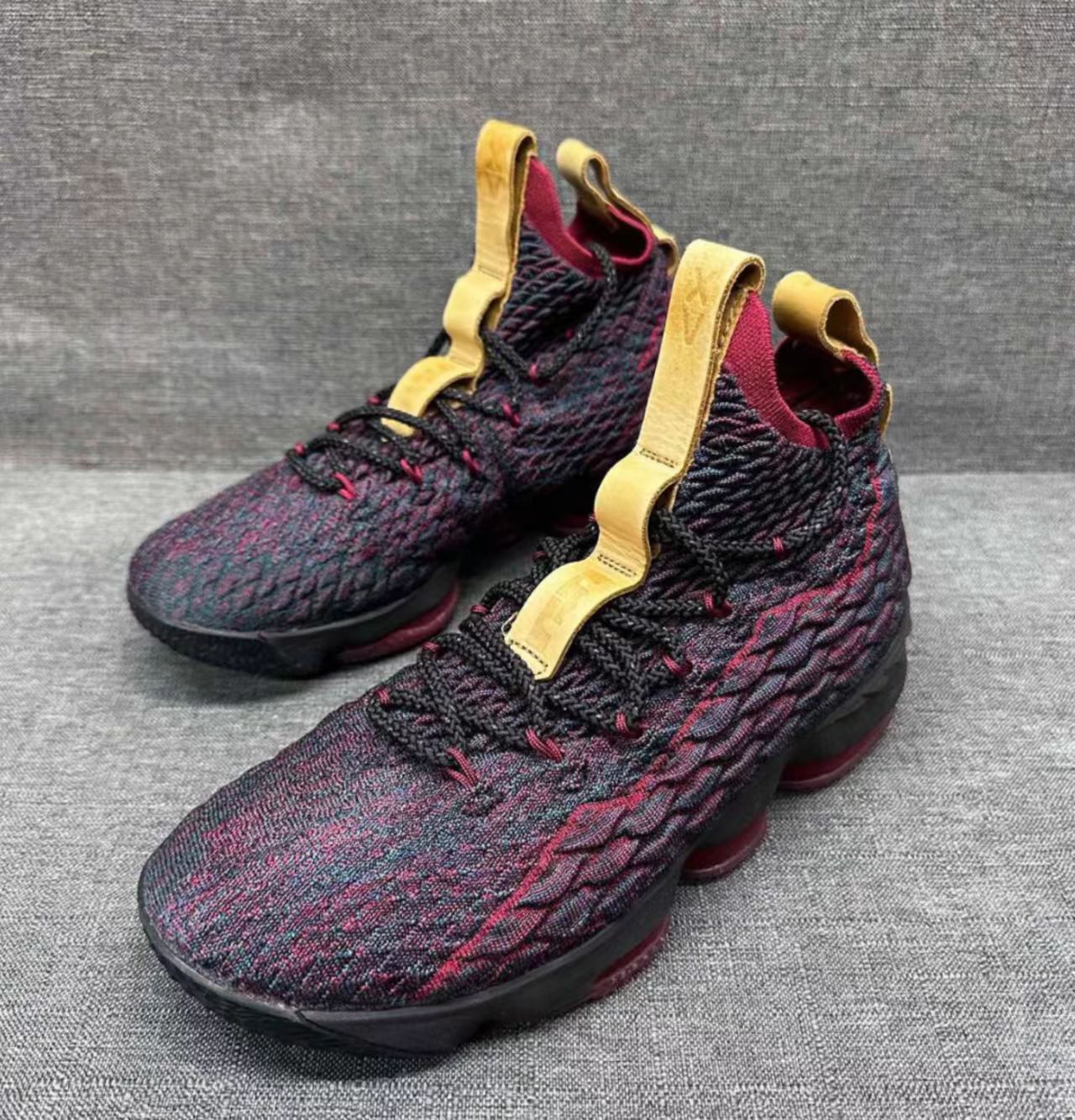 Nike LeBron 15 
