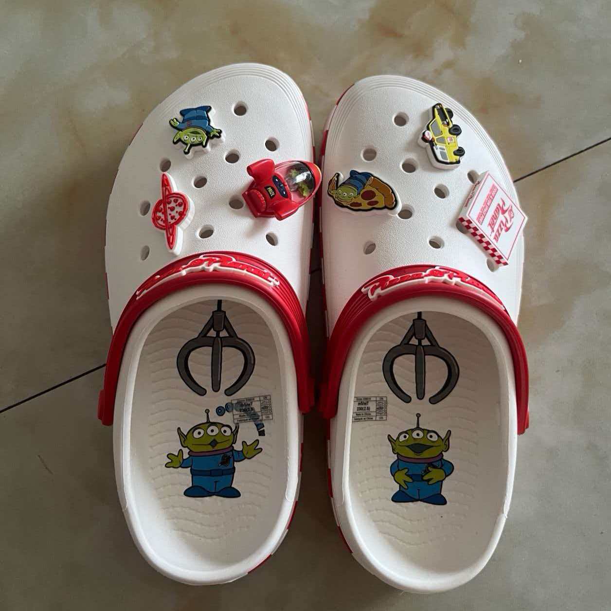 Crocs × Pizza PlanetOff-Court