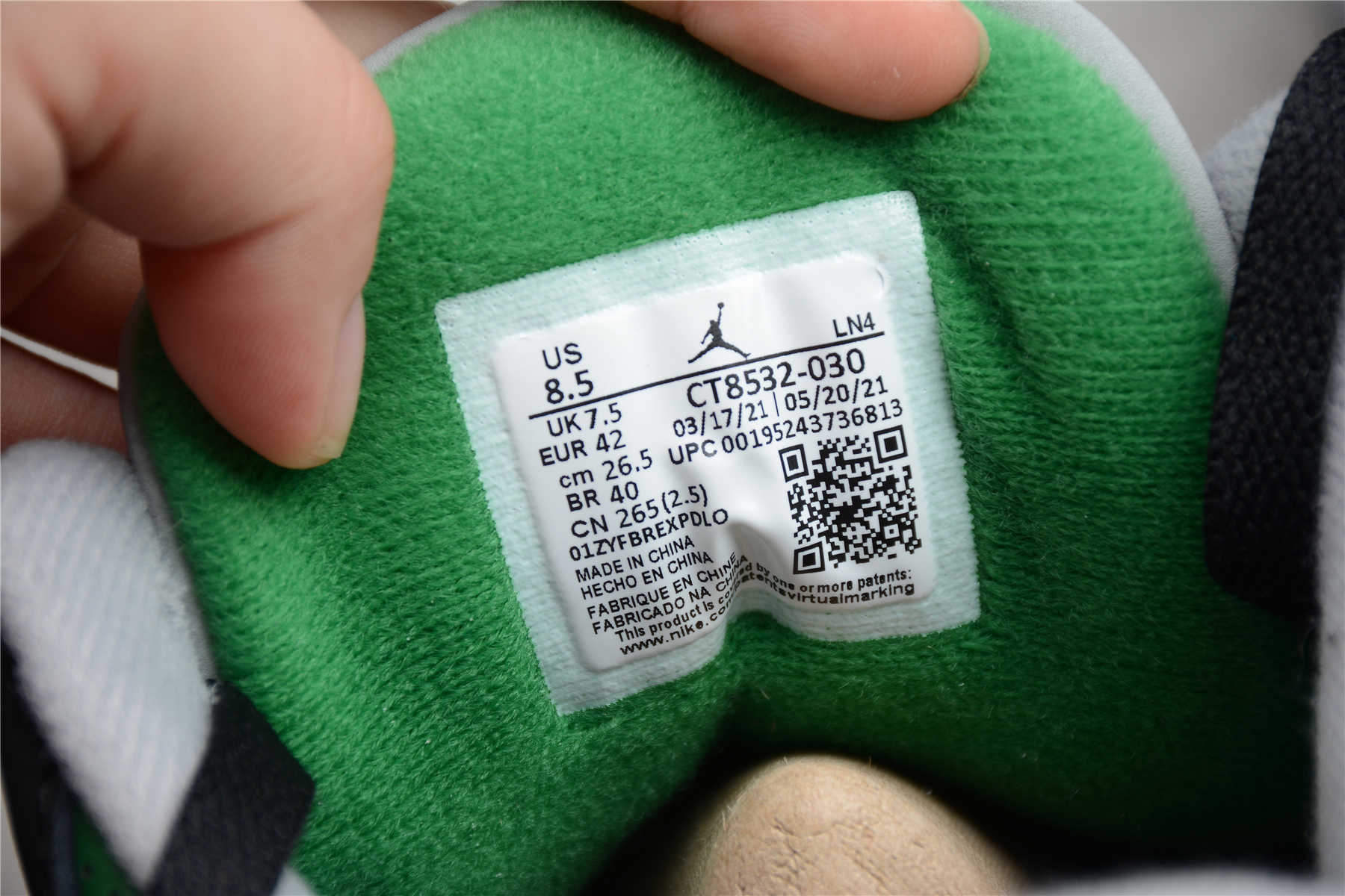Air Jordan 3 'Pine Green' CT8532-030