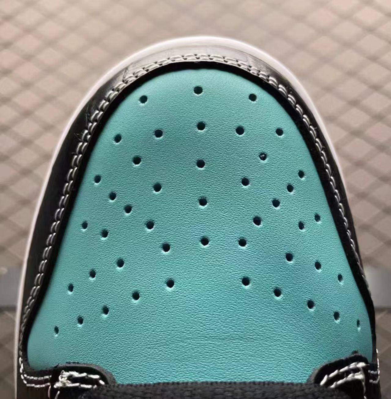 Nike Dunk Low "Tiffany" / "Black Crocodile"