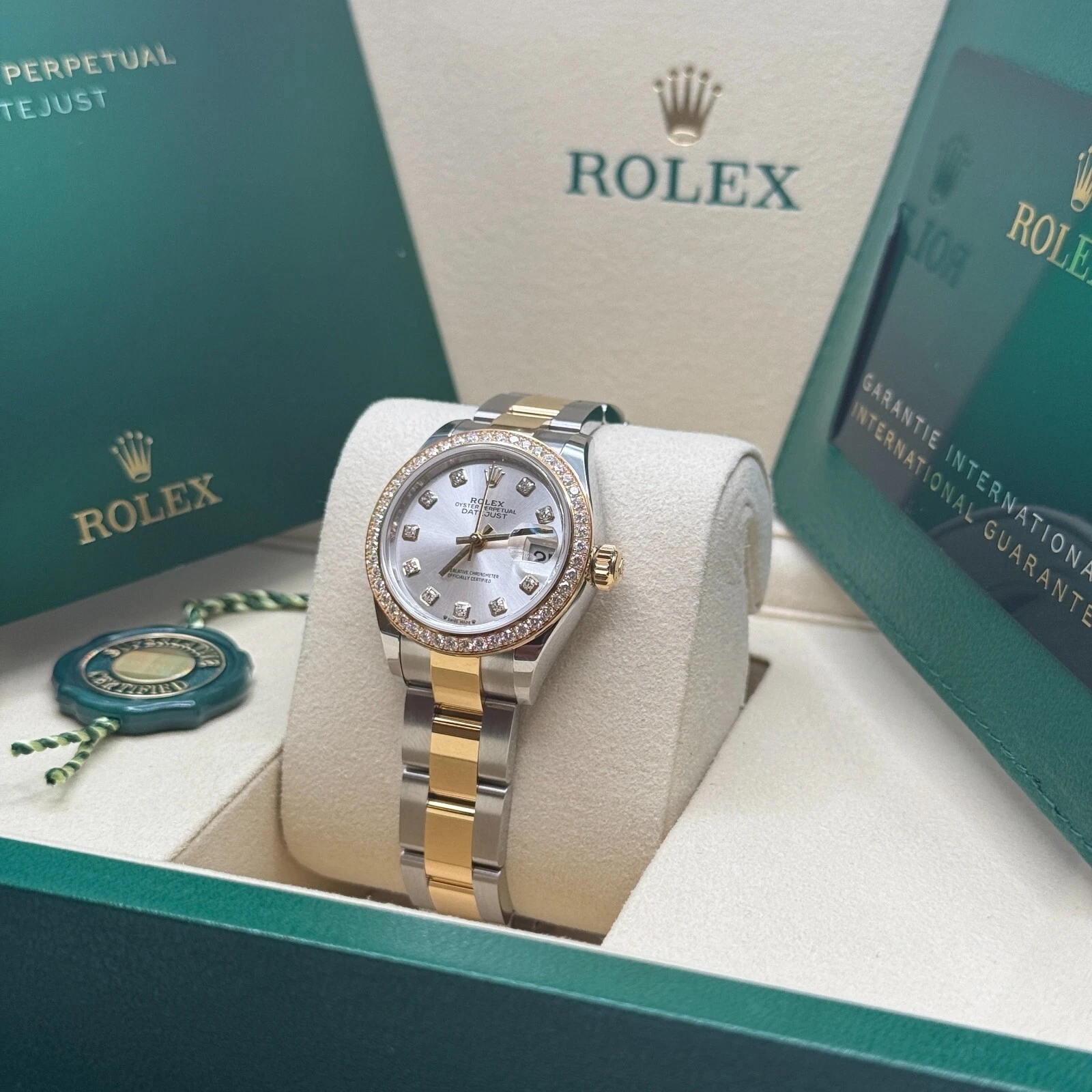 [2026 Mirror Grade]RLX Lady-Datejust 28mm 279383RBR Silver Diamond Dial Yellow Rolesor Oyster Bracelet