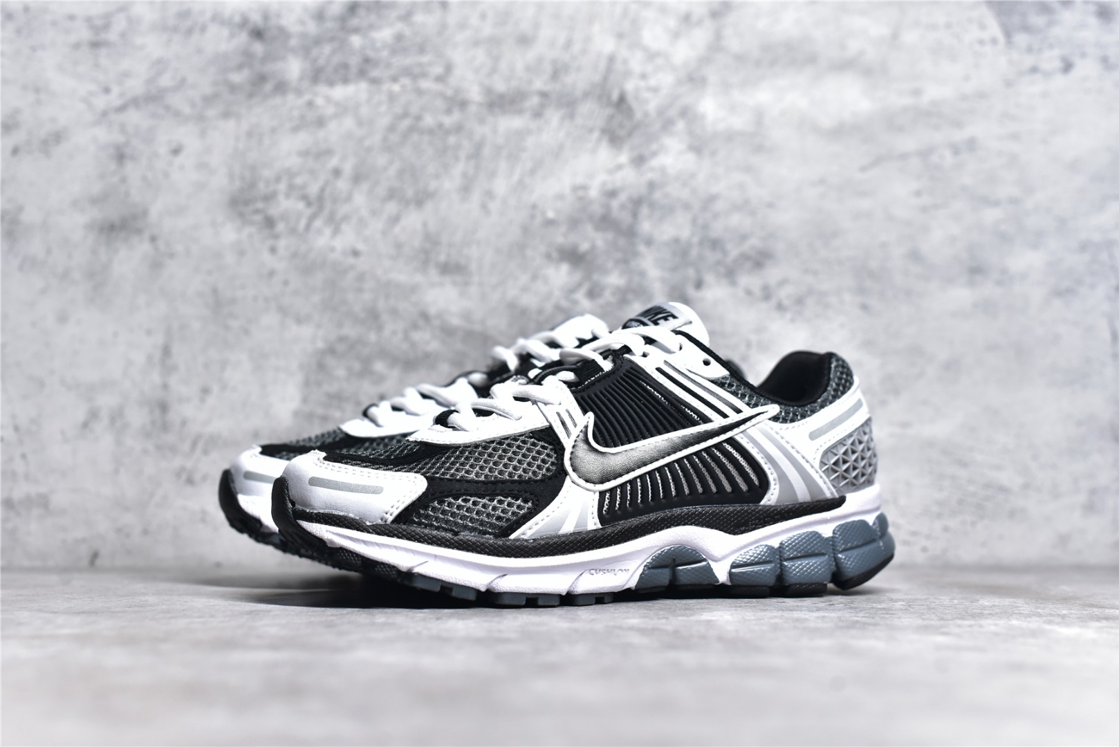 NIKE ZOOM VOMERO 5 OATMEAL (WOMEN’S) CL1694-001