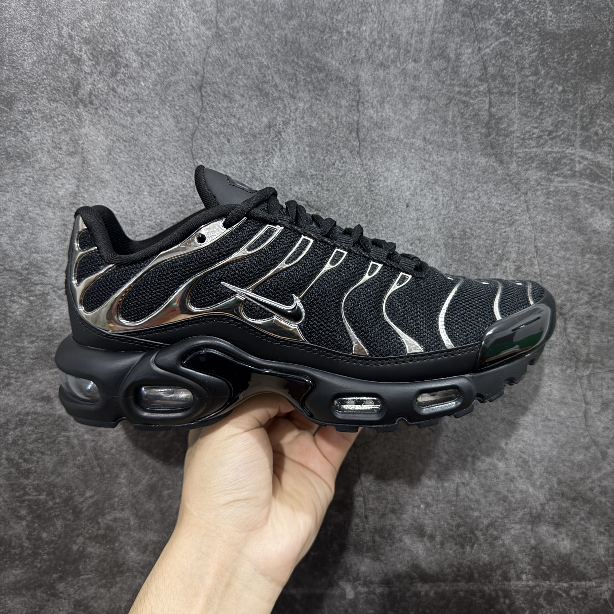 NIKE AIR MAX PLUS TN HJ9743-001