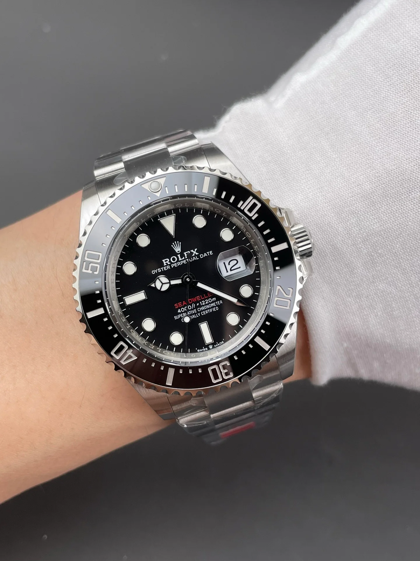 Rolex Sea-Dweller Single Red M126600-0001