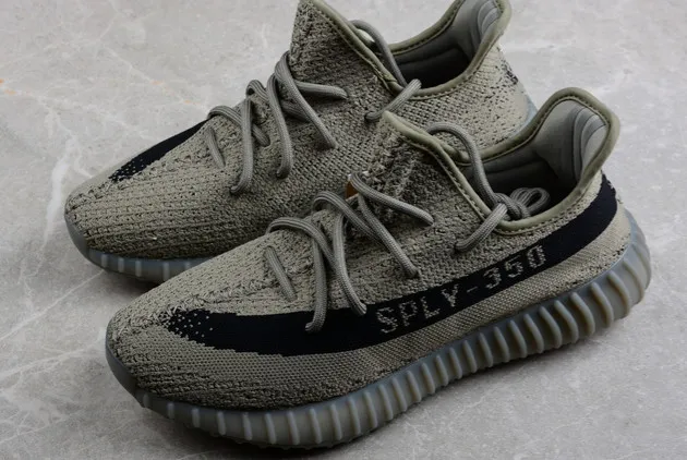Kanye West x Yeezy Boost 350 V2 Light  HQ2059