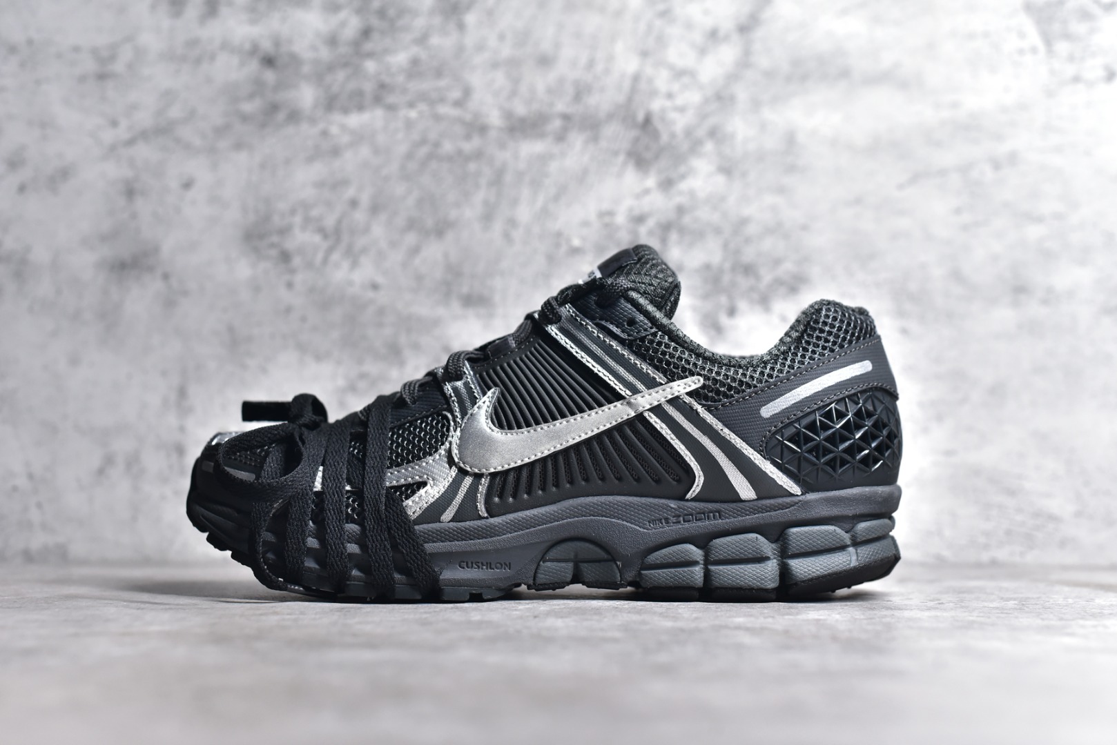 NIKE ZOOM VOMERO 5 BV1358-002