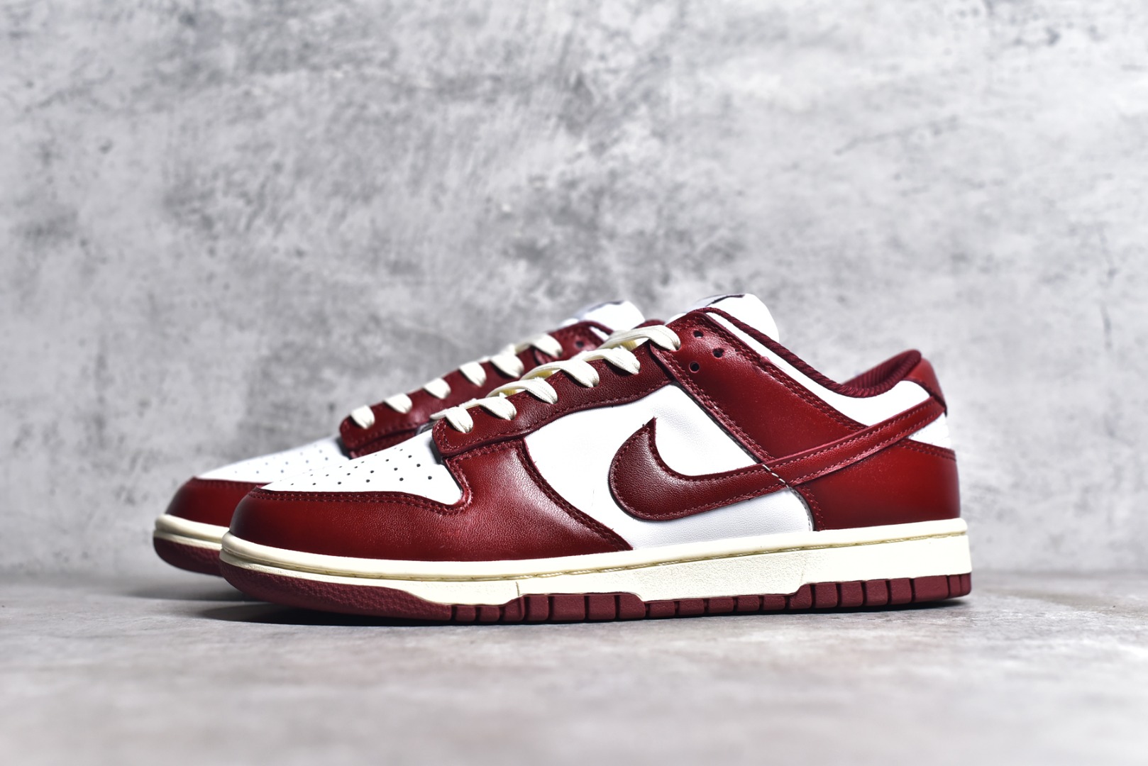 KO NIKE DUNK LOW PRM VINTAGE TEAM RED (W) FJ4555-100