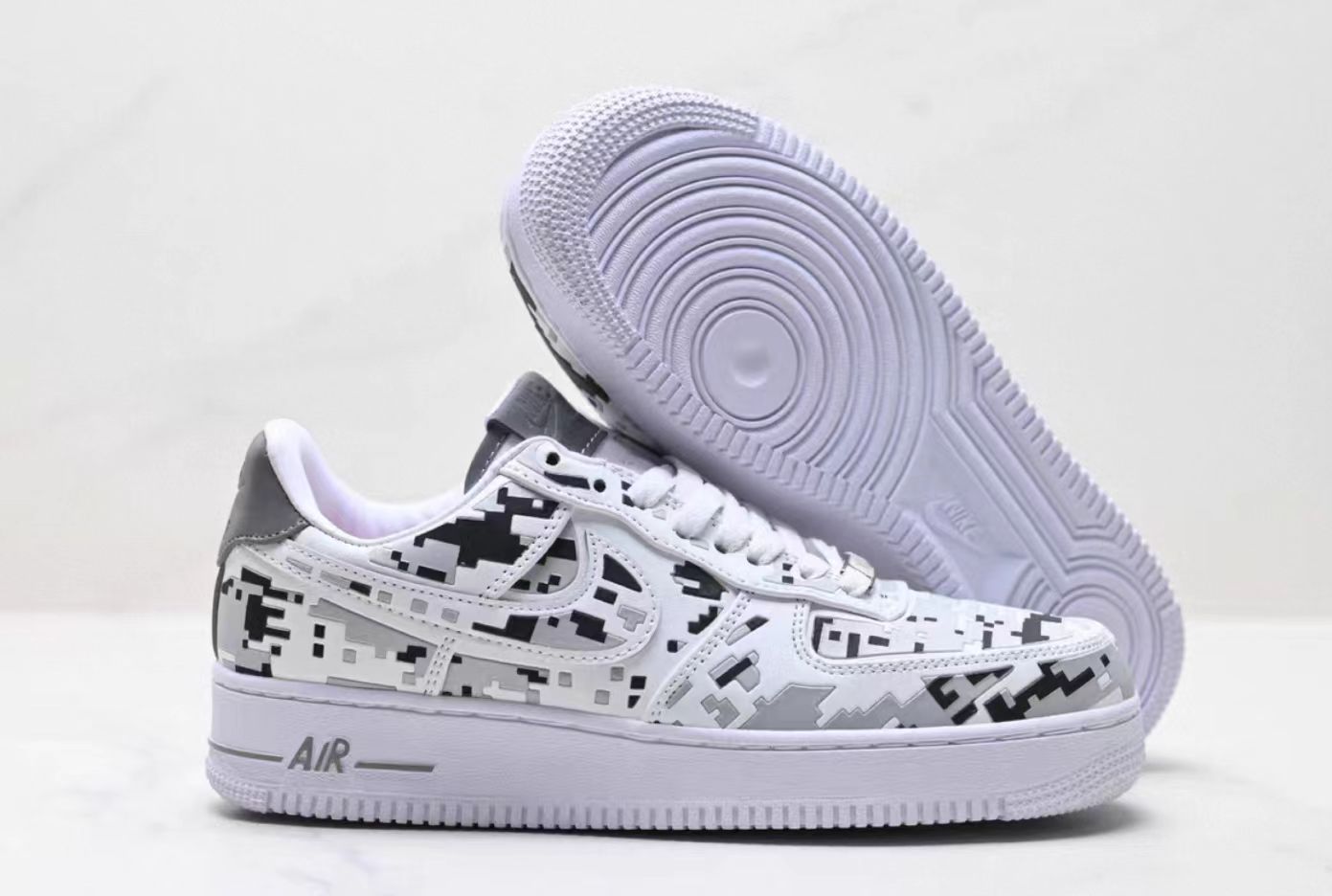Nike Air Force 1 Low 