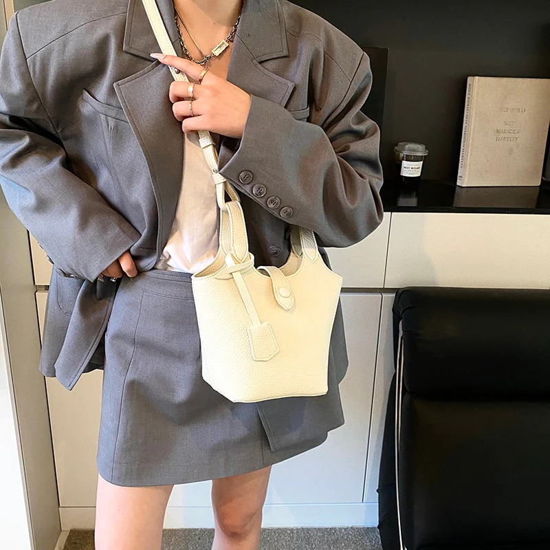 Lyra Bucket Tote