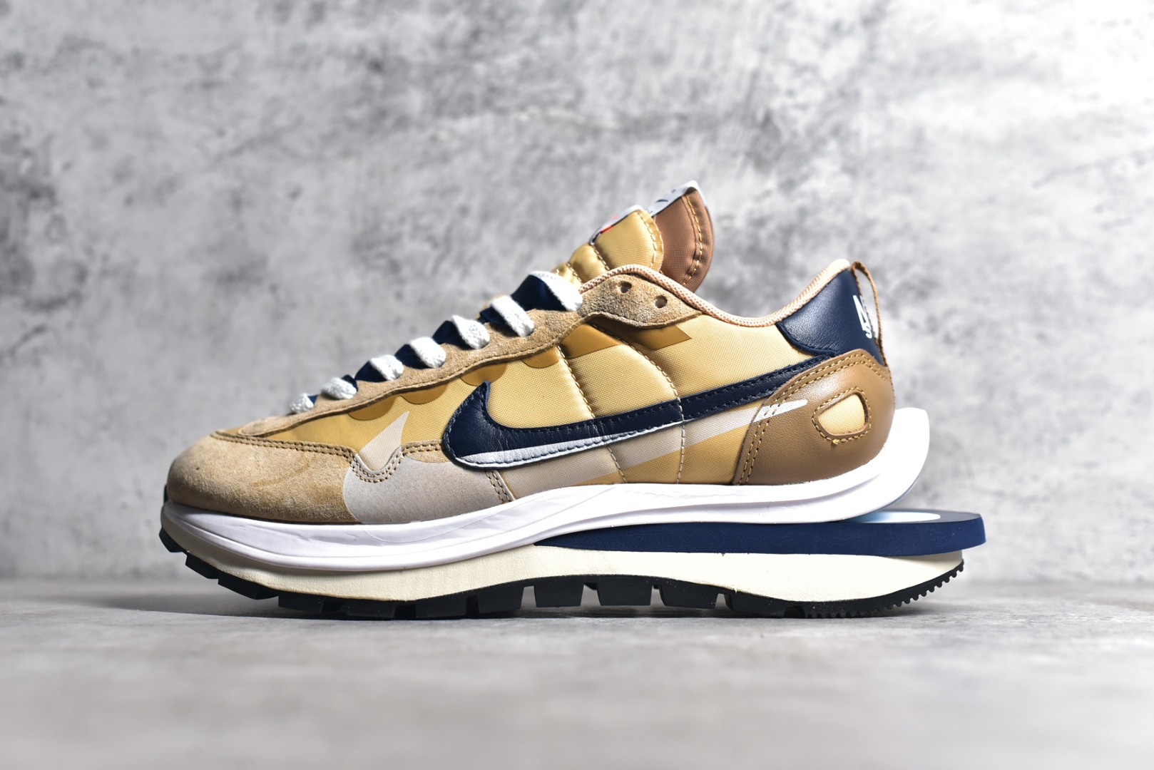 GS NIKE VAPORWAFFLE SACAI SESAME BLUE VOID DD1875-200