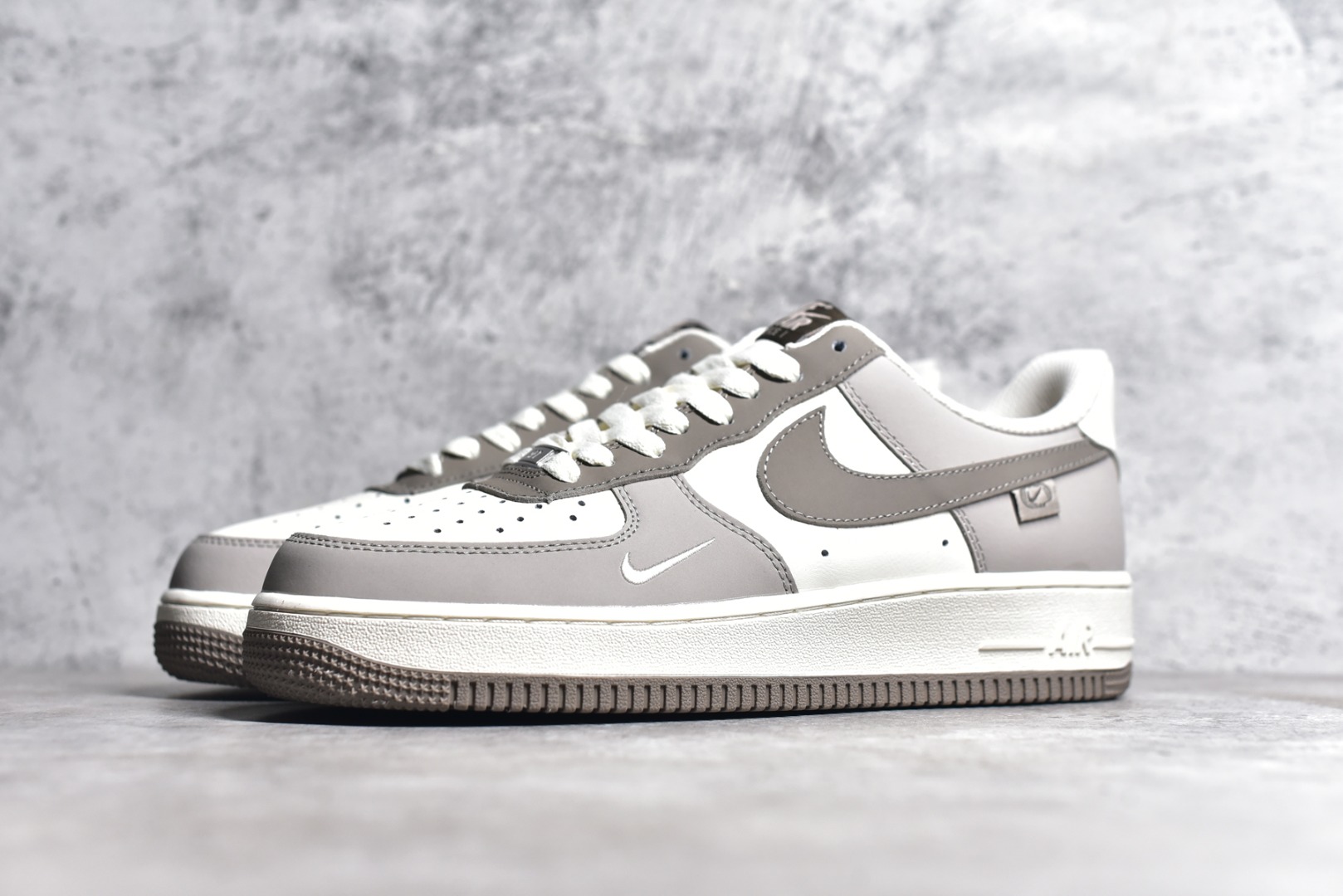 NIKE AIR FORCE 1'07 LOW DB3301-188