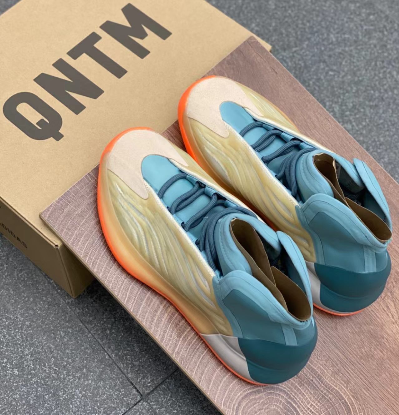 adidas Yeezy Quantum 