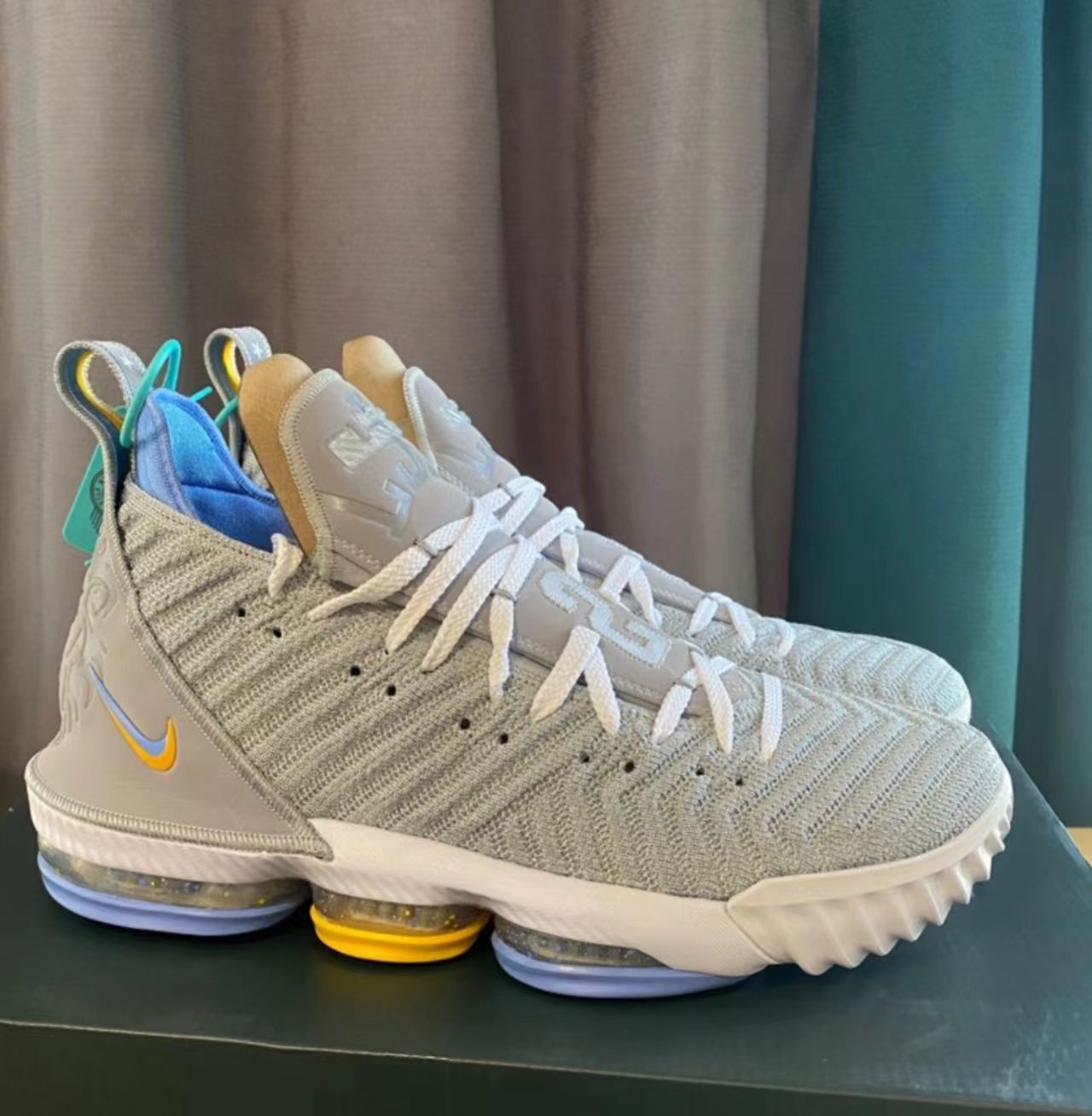 Nike LeBron 16 
