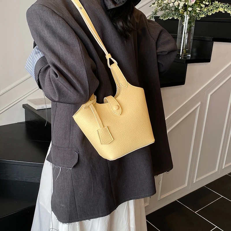 Lyra Bucket Tote