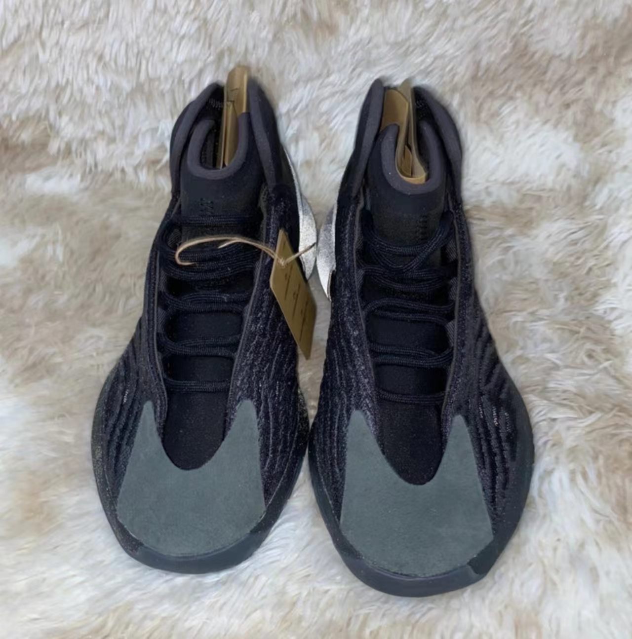 adidas Yeezy Quantum 