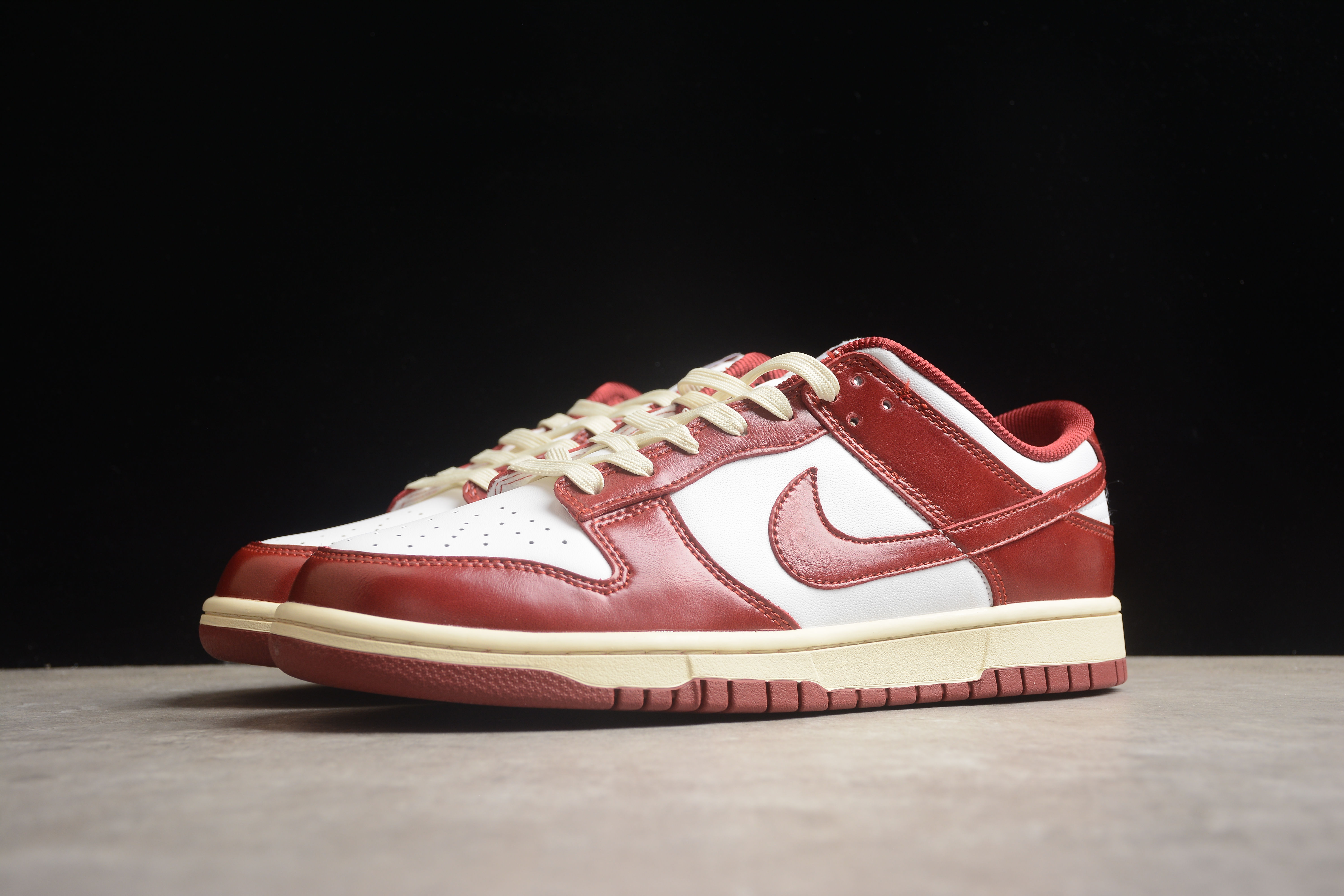 SB Dunk Low PRM Team Red (Women's) (FJ4555-100)