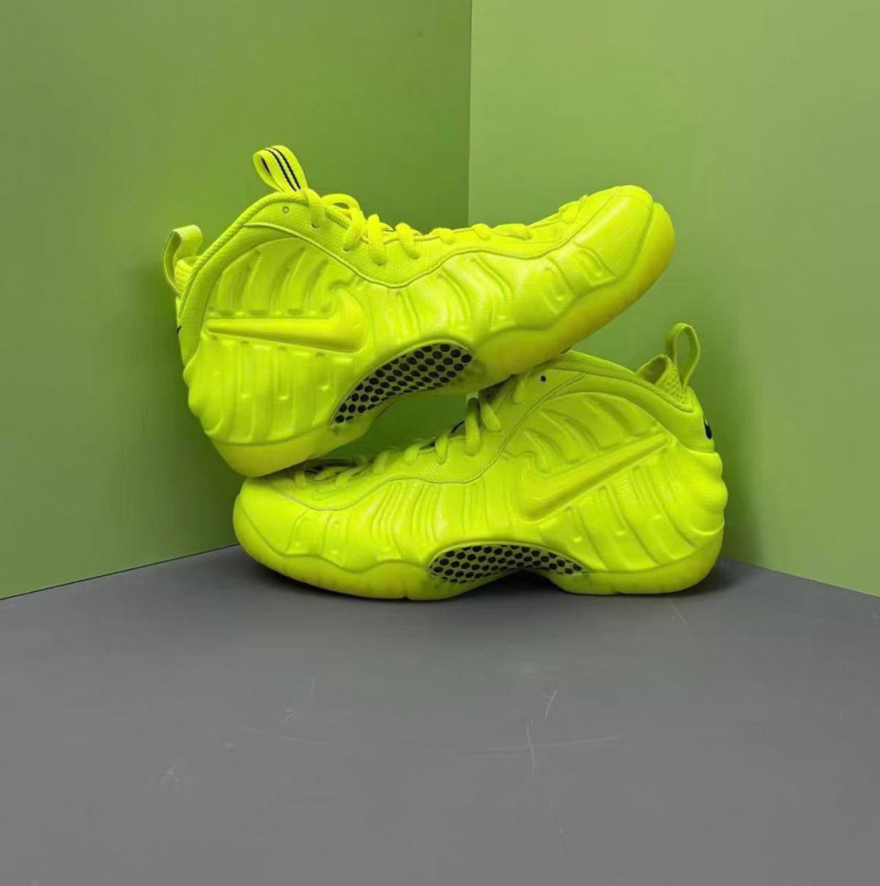 Nike Air Foamposite Pro "Volt"